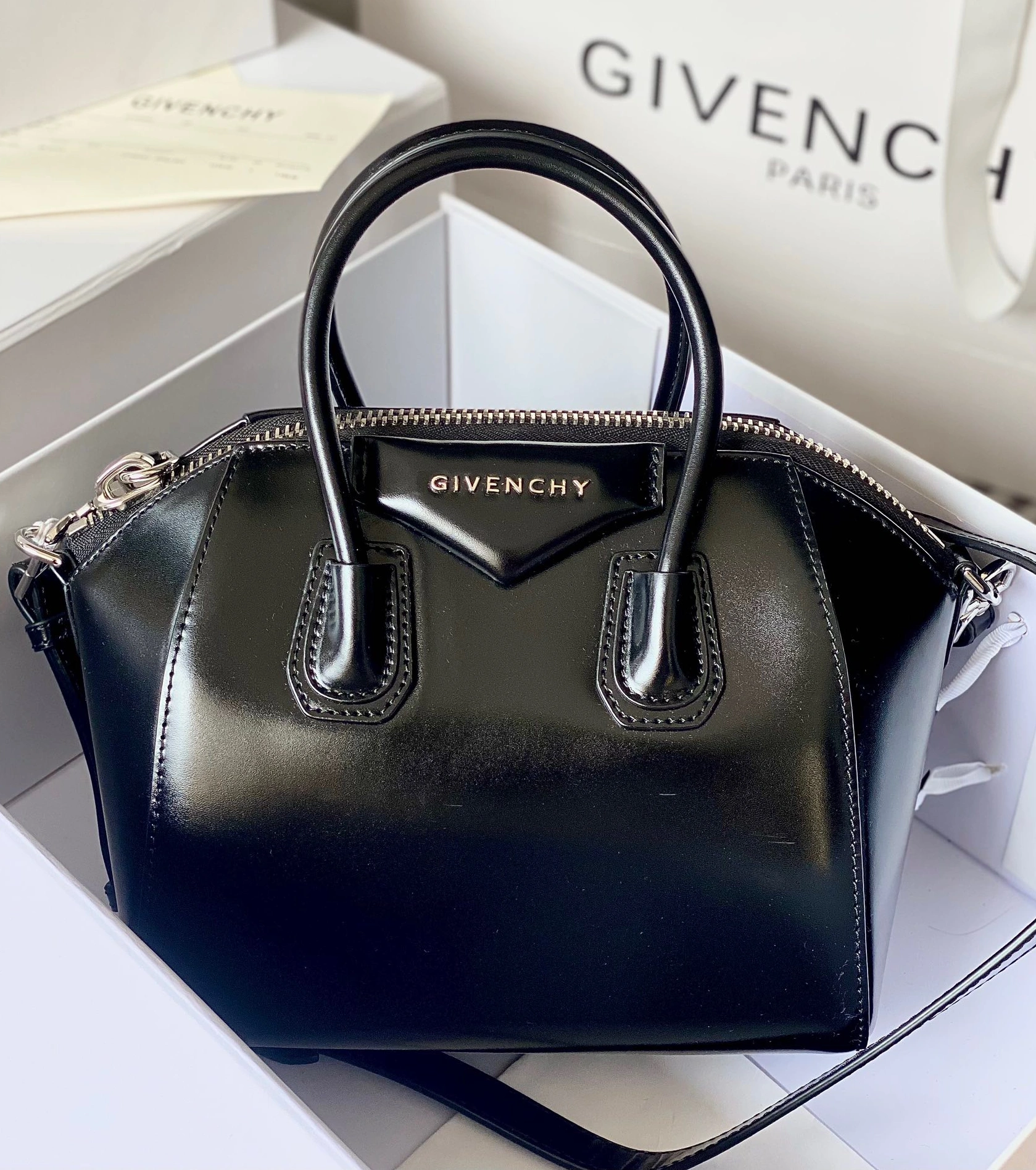 Givenchy AAA Quality Handbags For Women Bright 9242