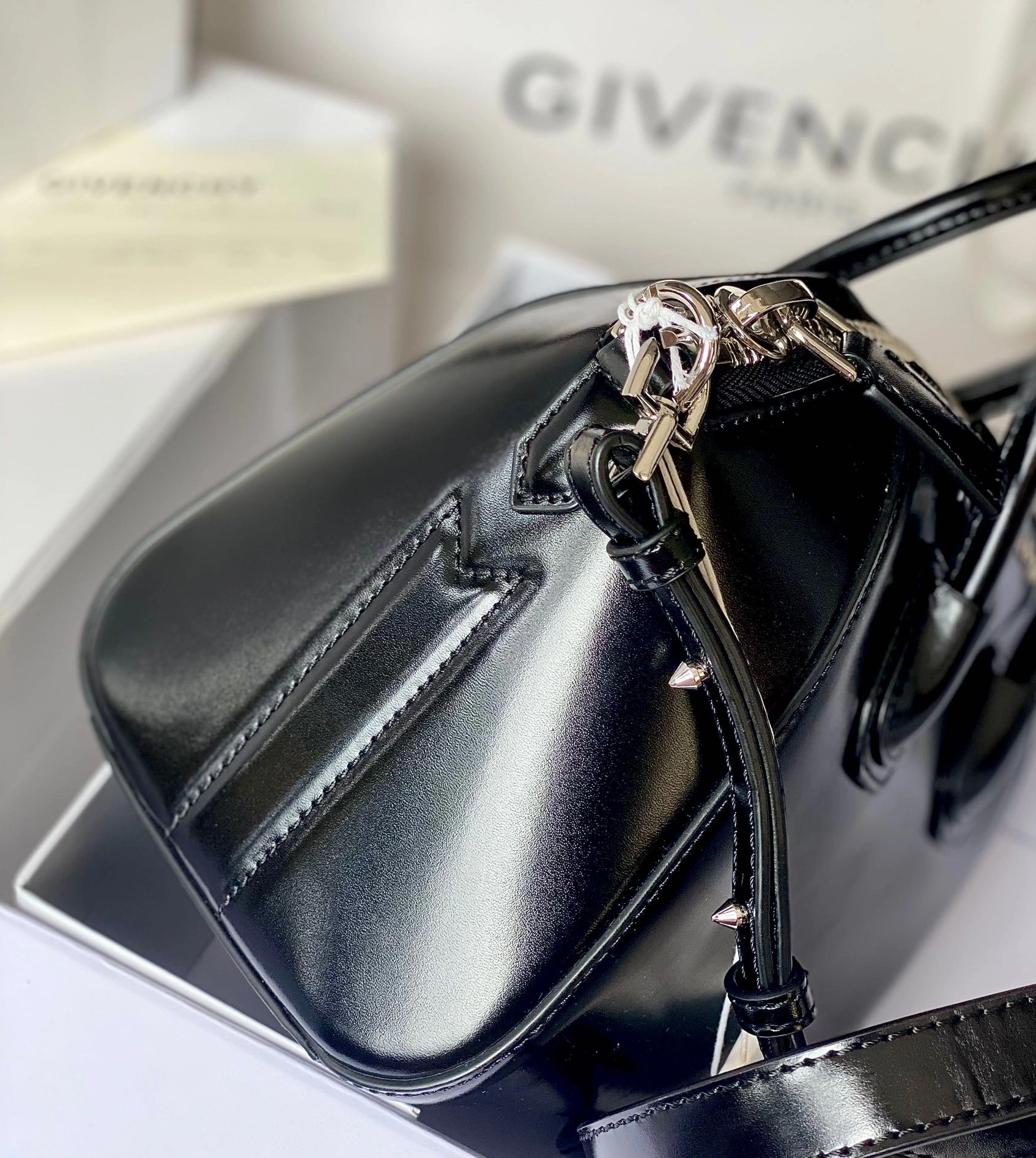 Givenchy AAA Quality Handbags For Women Bright 9242