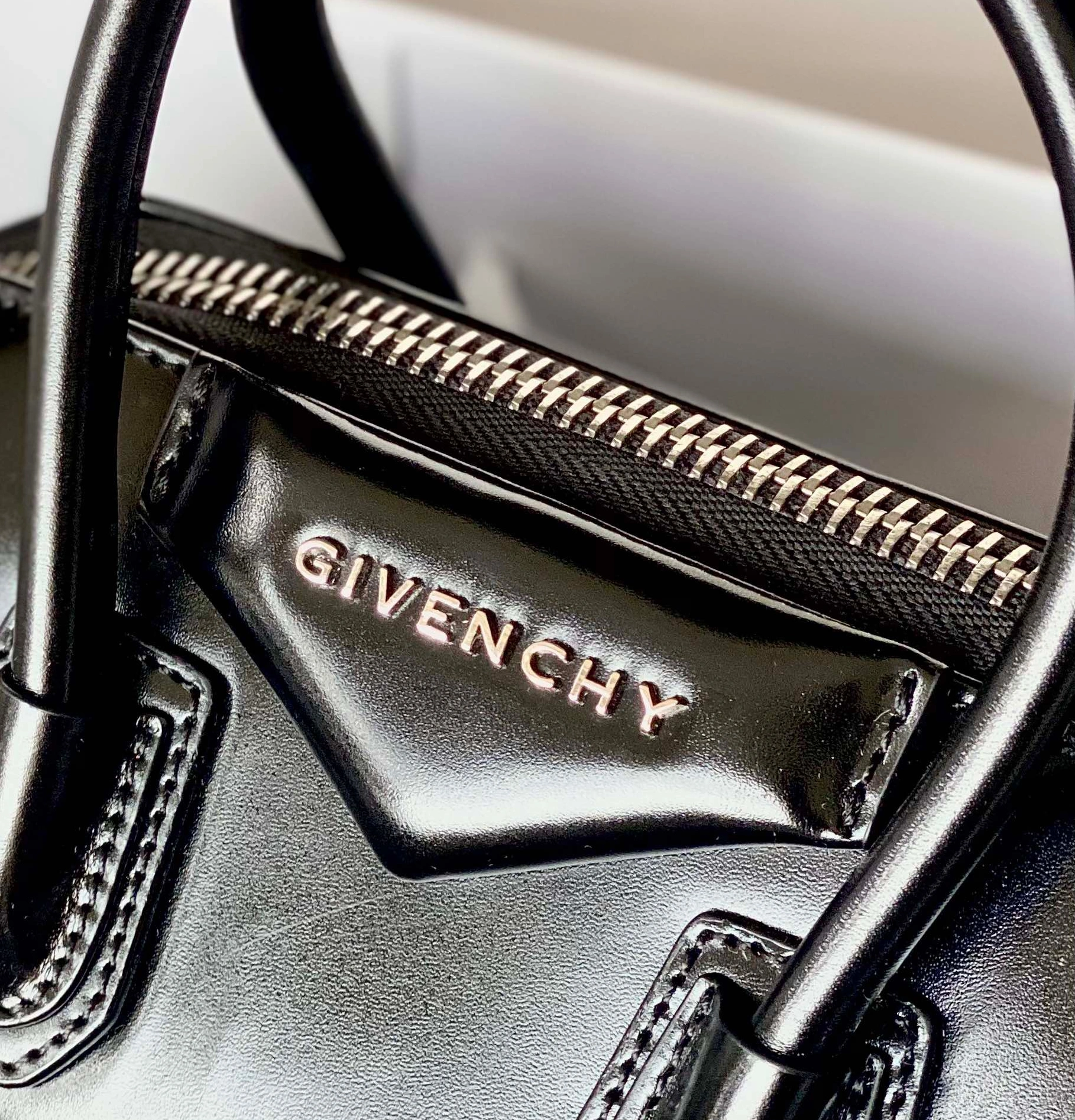 Givenchy AAA Quality Handbags For Women Bright 9242