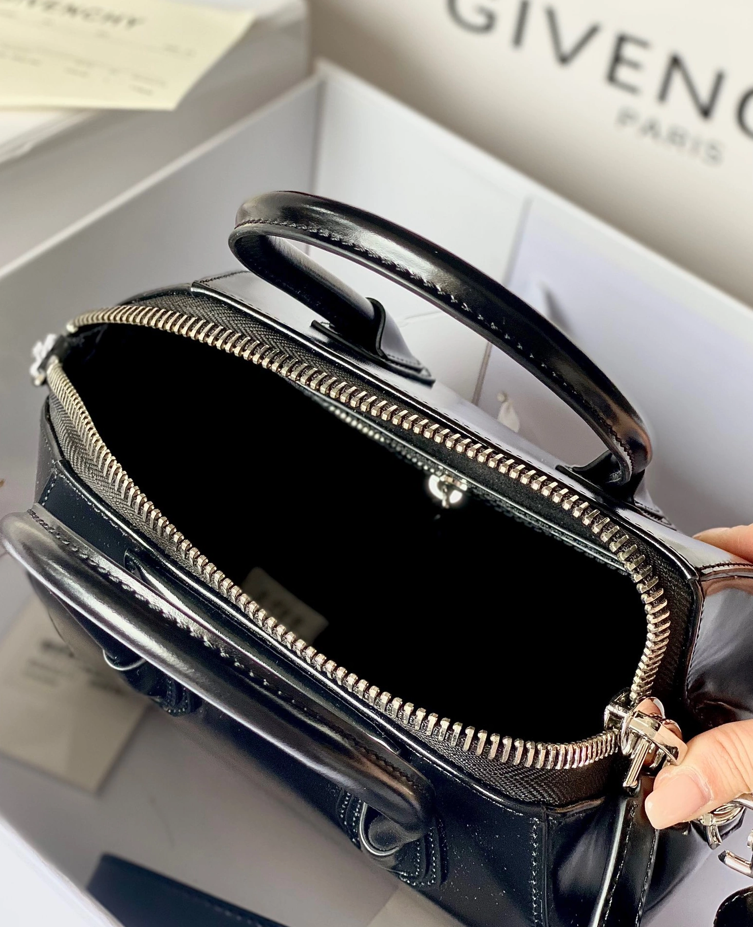 Givenchy AAA Quality Handbags For Women Bright 9242
