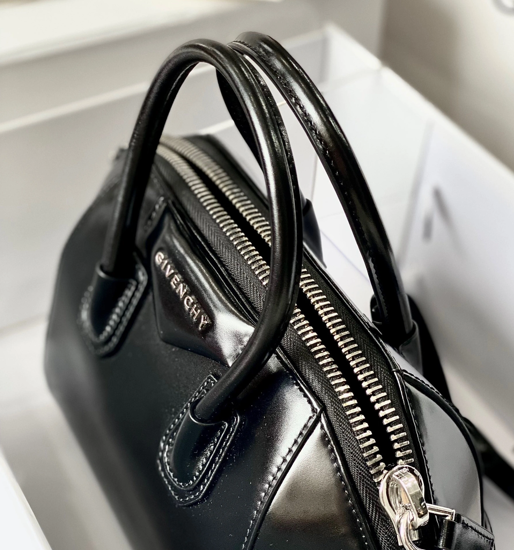 Givenchy AAA Quality Handbags For Women Bright 9242