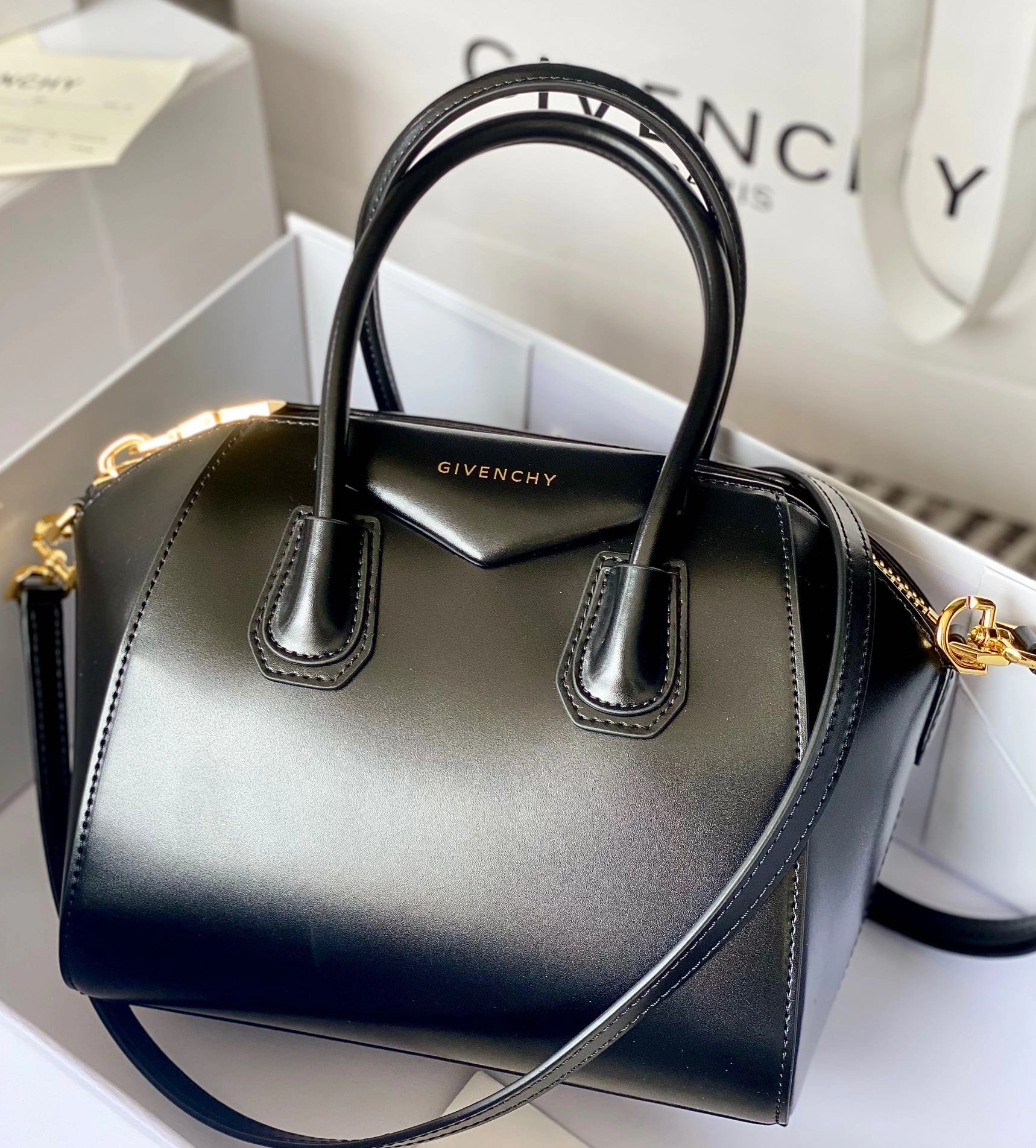 Givenchy AAA Quality Handbags For Women Comfortable 3670