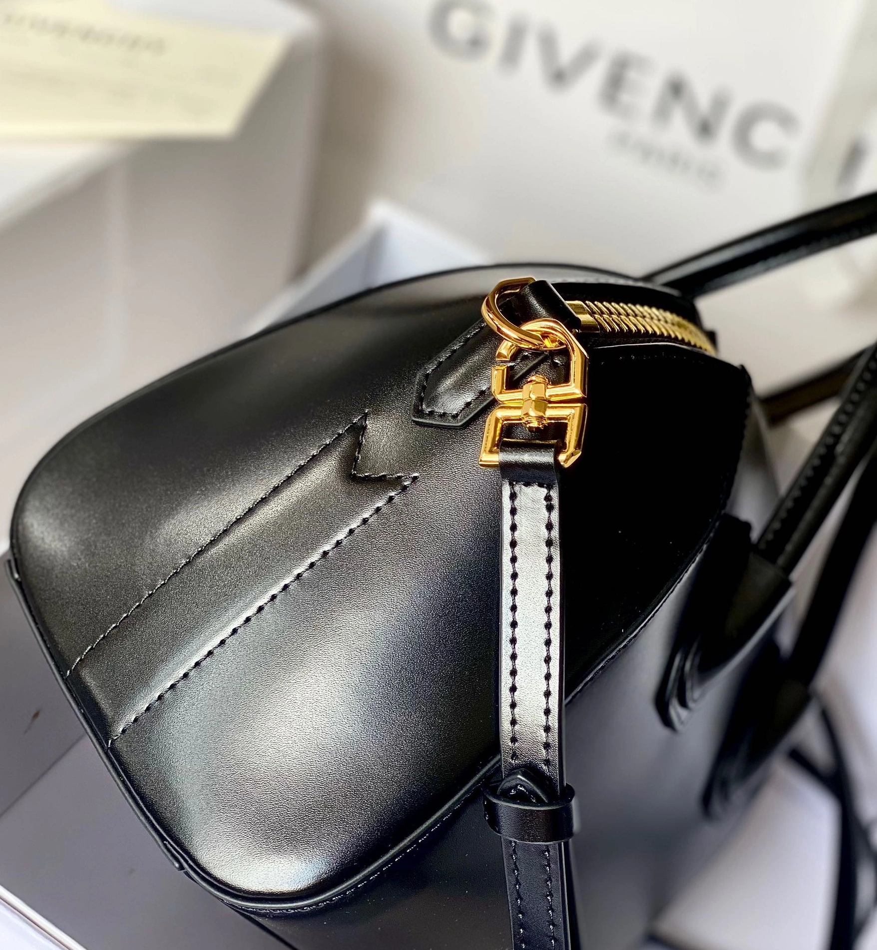 Givenchy AAA Quality Handbags For Women Comfortable 3670