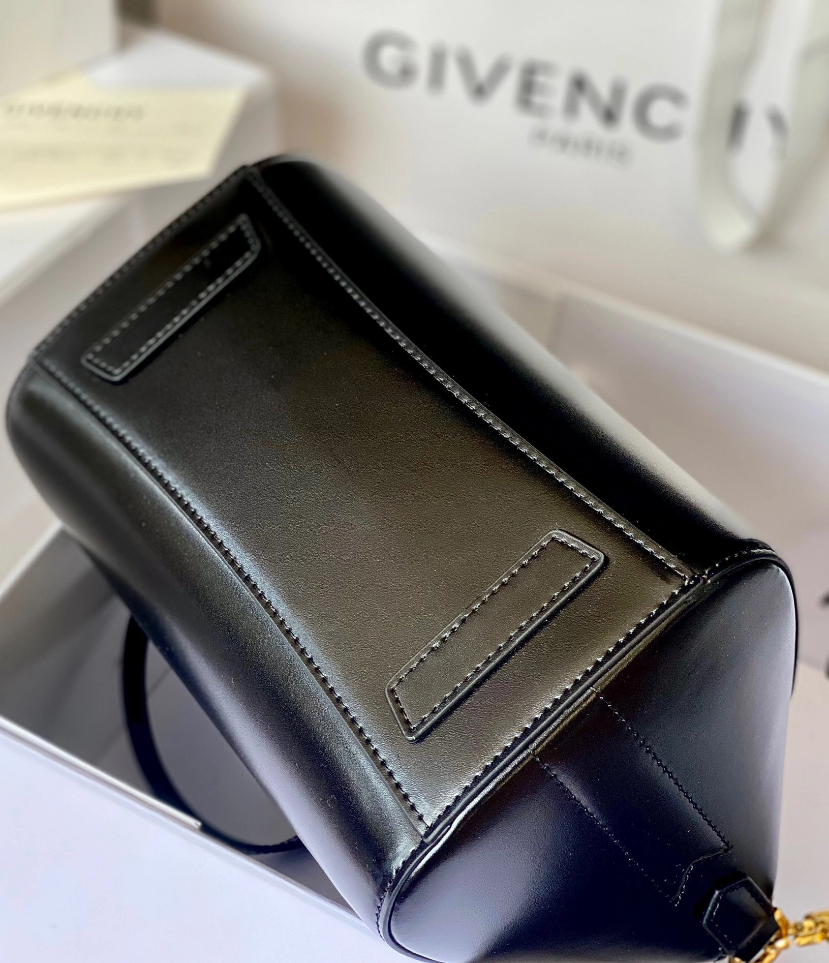 Givenchy AAA Quality Handbags For Women Comfortable 3670