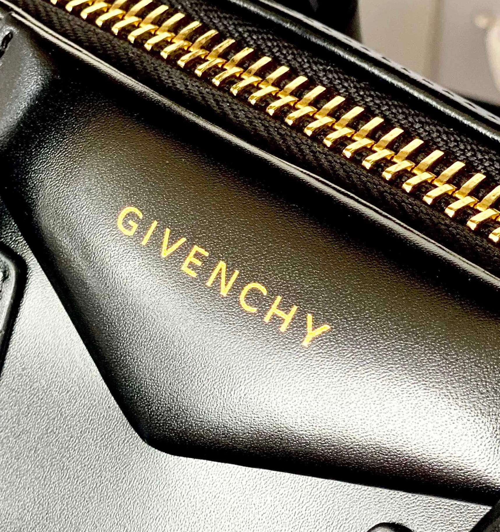 Givenchy AAA Quality Handbags For Women Comfortable 3670
