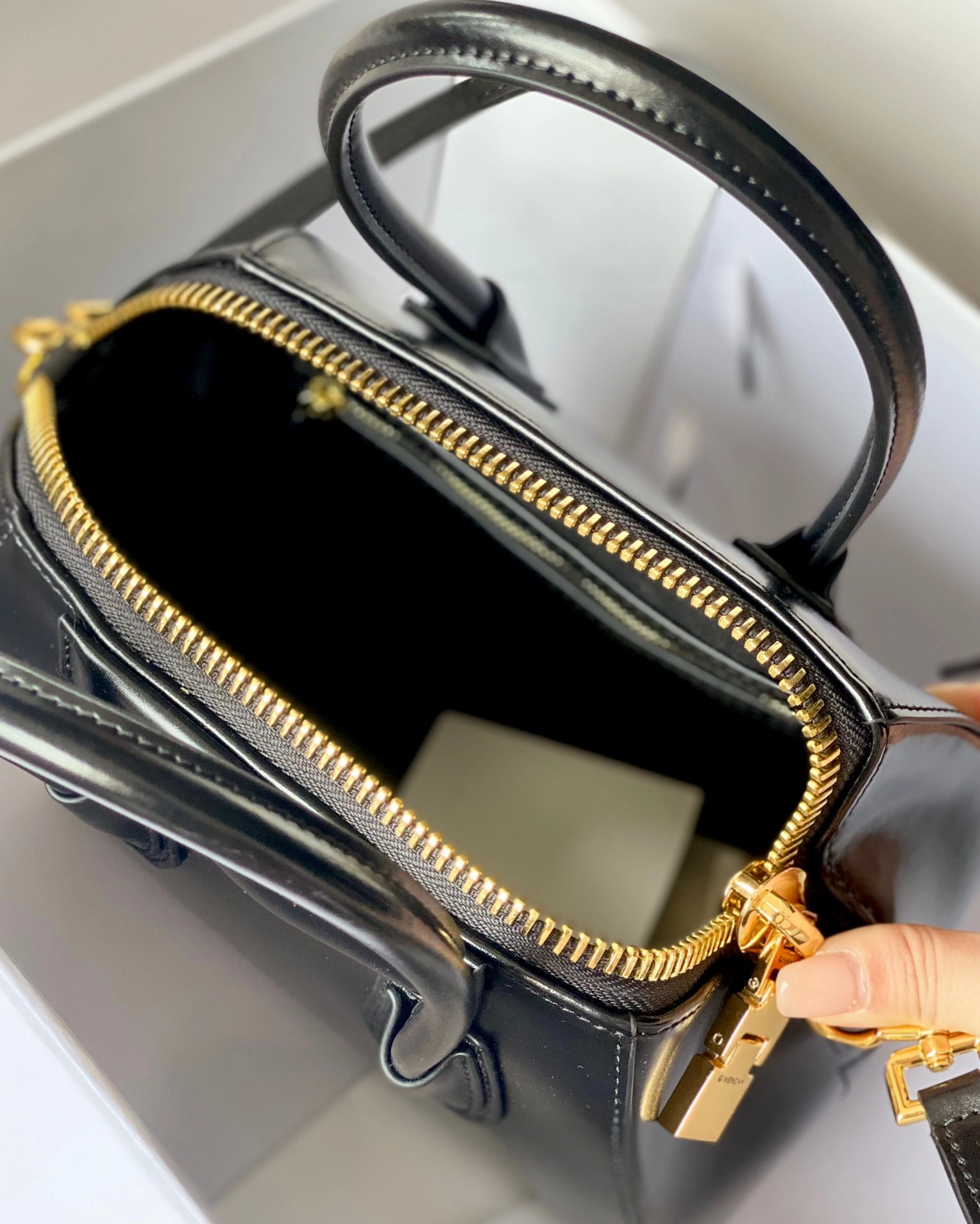 Givenchy AAA Quality Handbags For Women Comfortable 3670