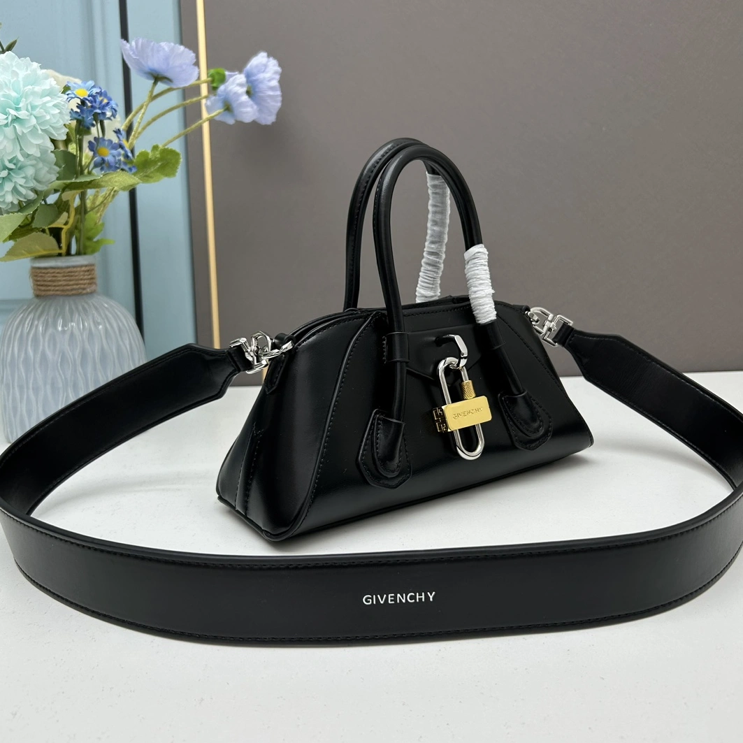 Givenchy AAA Quality Handbags For Women Comfortable 6187