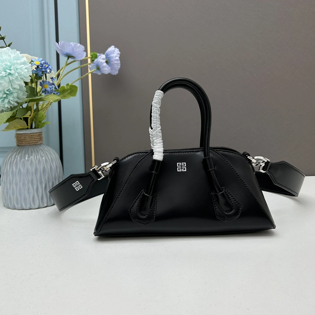 Givenchy AAA Quality Handbags For Women Comfortable 6187