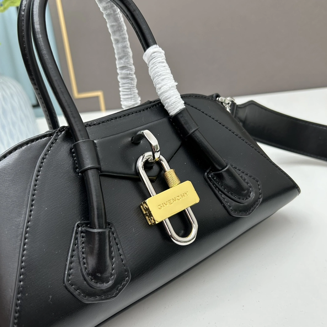 Givenchy AAA Quality Handbags For Women Comfortable 6187