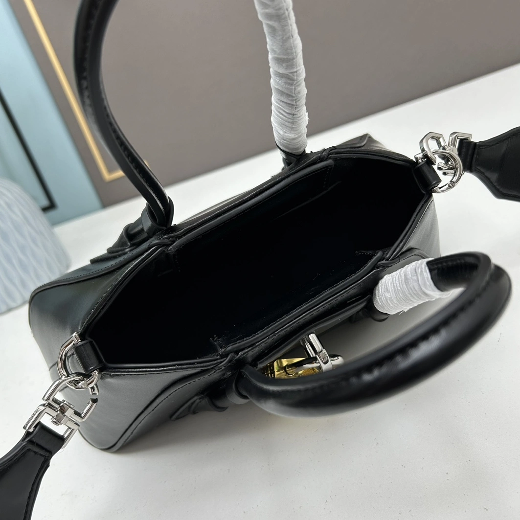 Givenchy AAA Quality Handbags For Women Comfortable 6187