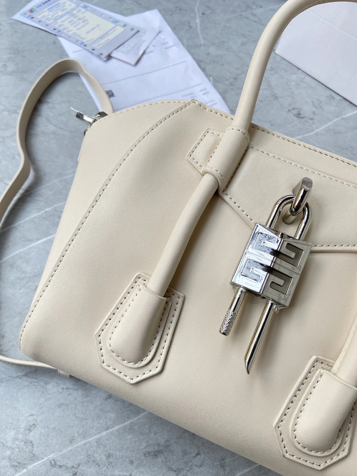 Givenchy AAA Quality Handbags For Women Compact 3212