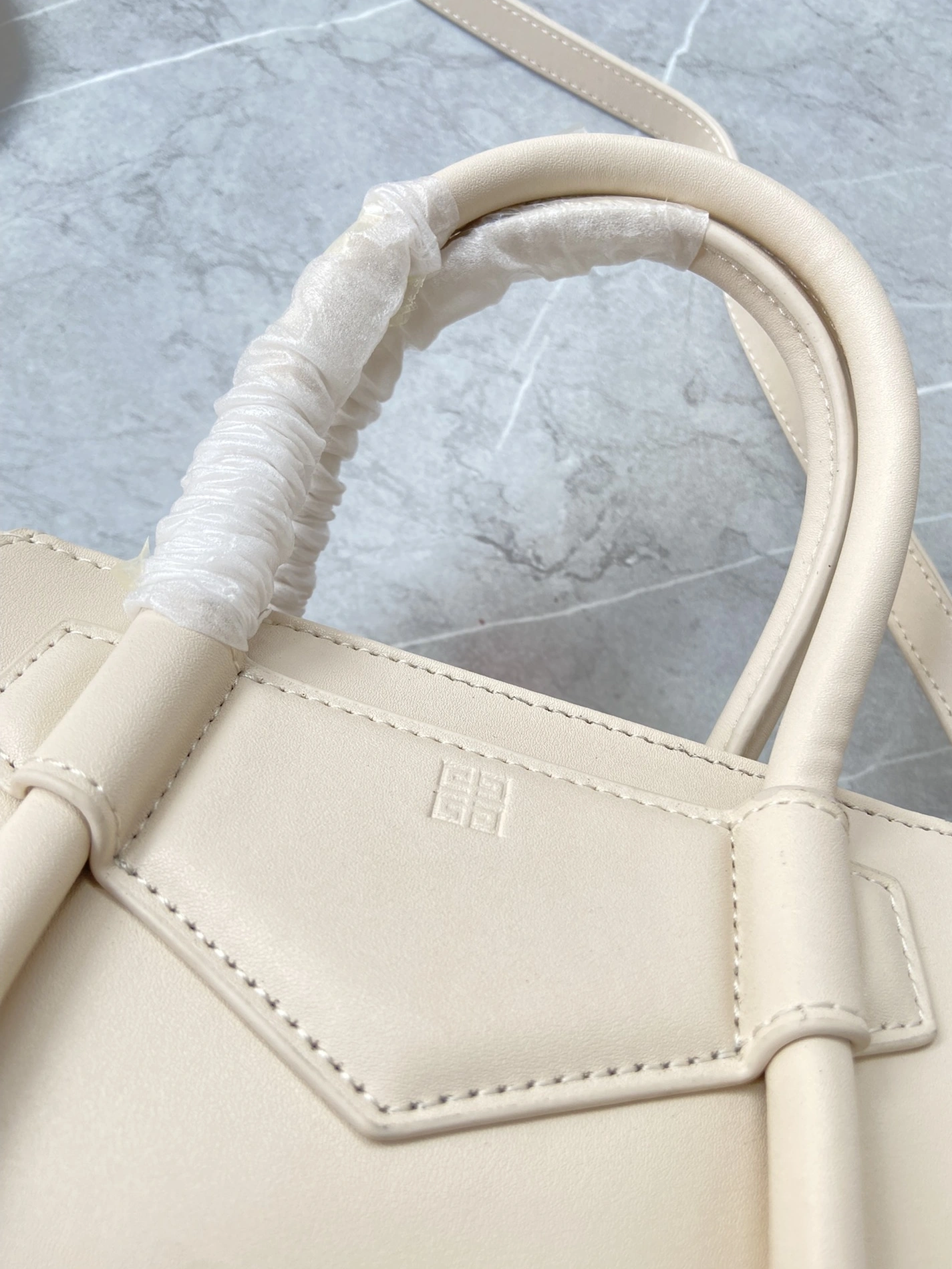 Givenchy AAA Quality Handbags For Women Compact 3212