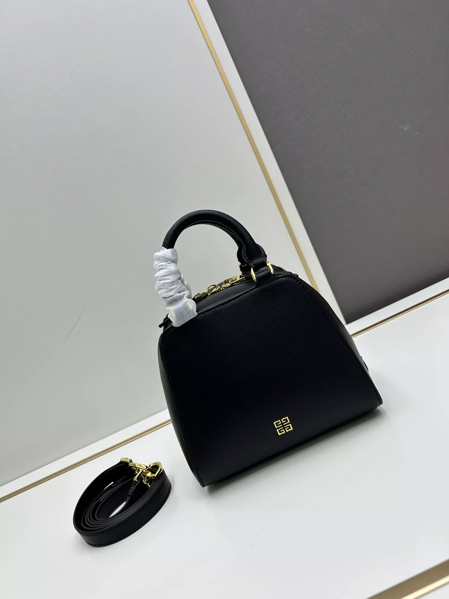 Givenchy AAA Quality Handbags For Women Cozy 5066