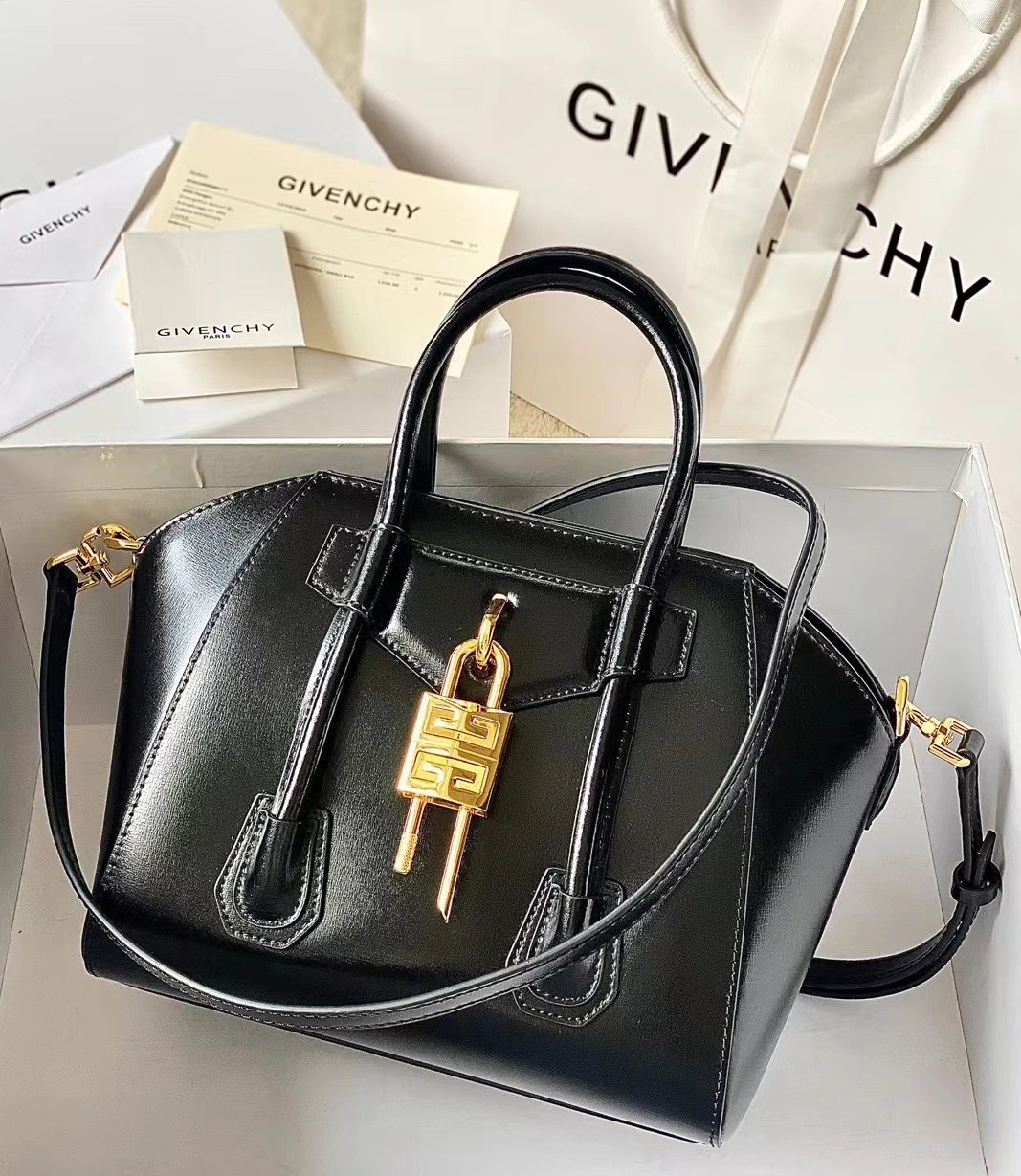 Givenchy AAA Quality Handbags For Women Durable 424
