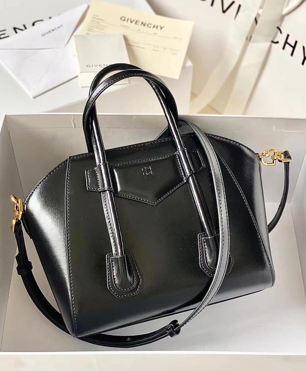 Givenchy AAA Quality Handbags For Women Durable 424