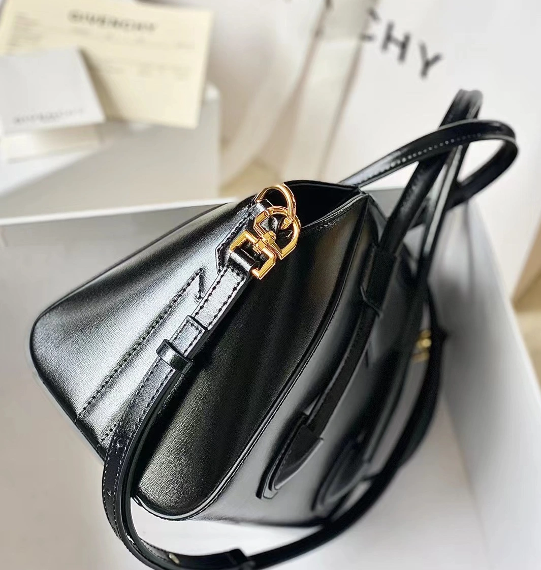 Givenchy AAA Quality Handbags For Women Durable 424