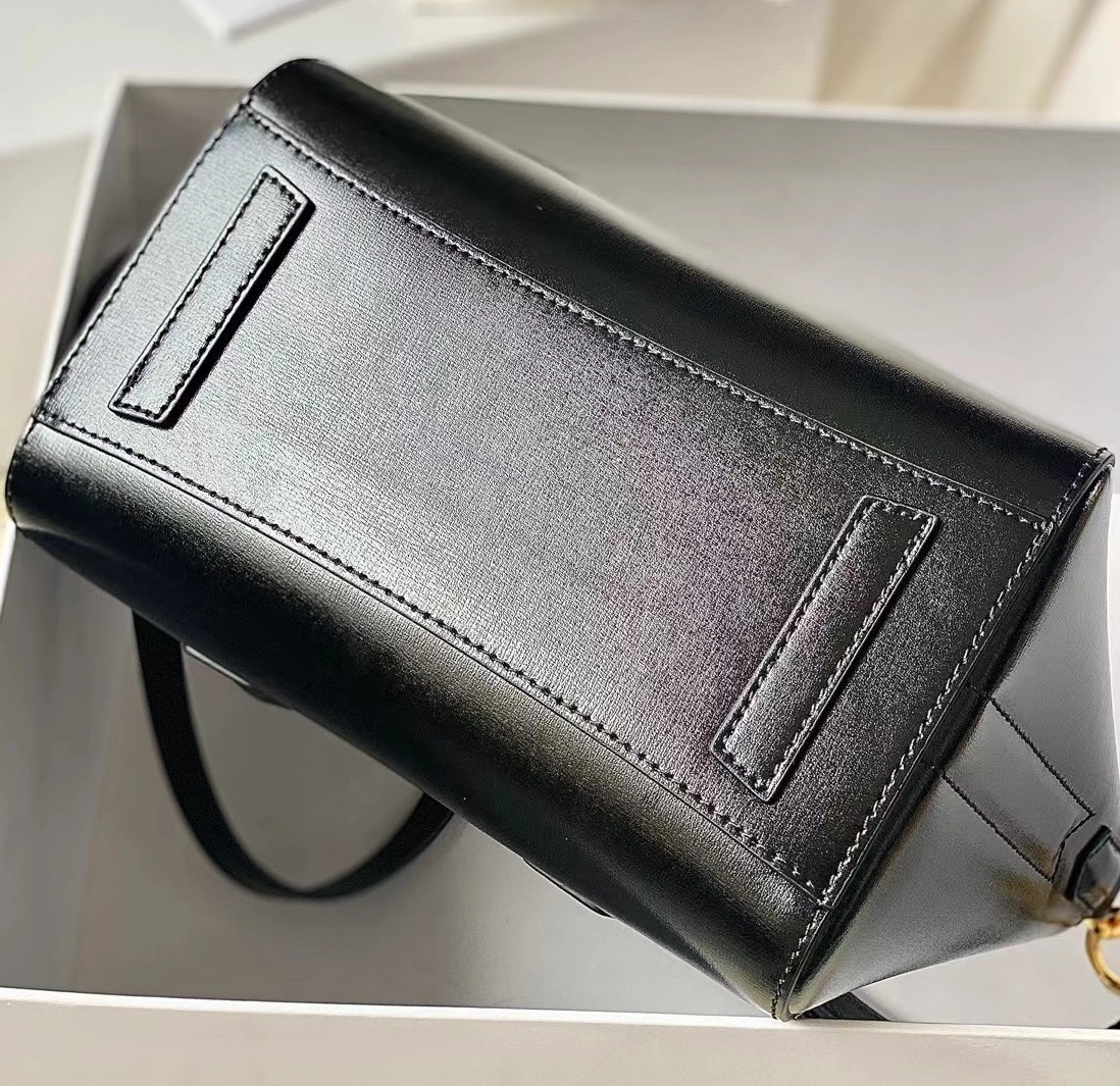 Givenchy AAA Quality Handbags For Women Durable 424