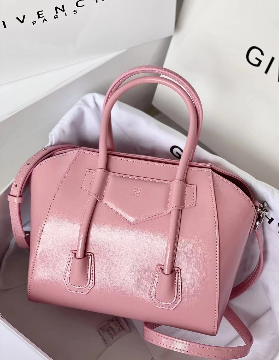 Givenchy AAA Quality Handbags For Women Durable 857