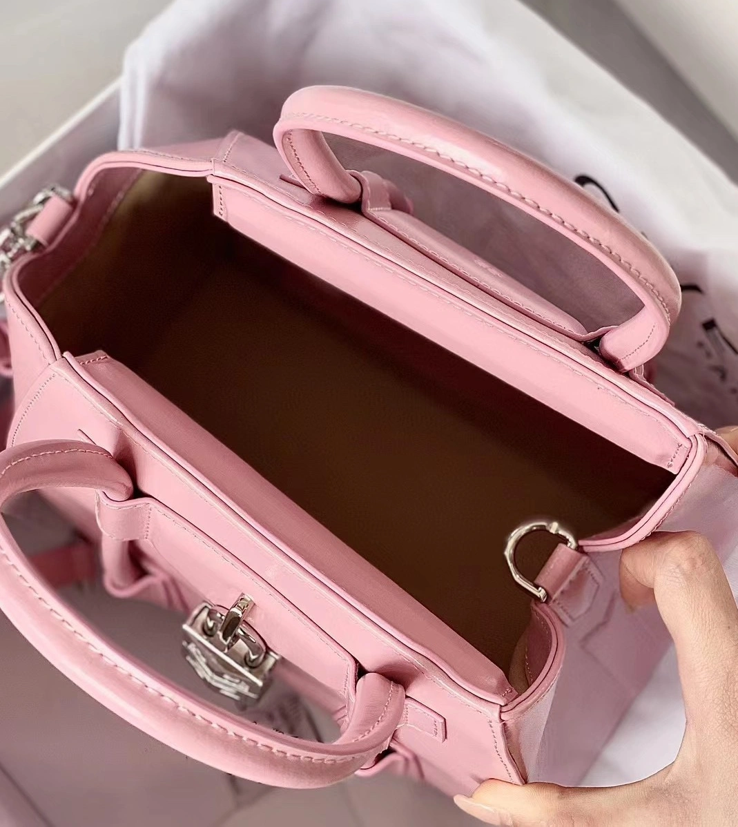 Givenchy AAA Quality Handbags For Women Durable 857