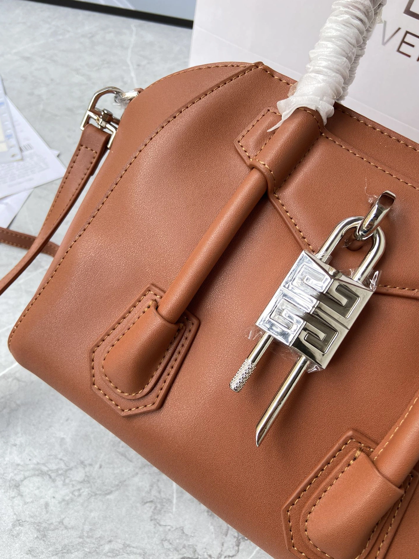 Givenchy AAA Quality Handbags For Women Efficient 3799