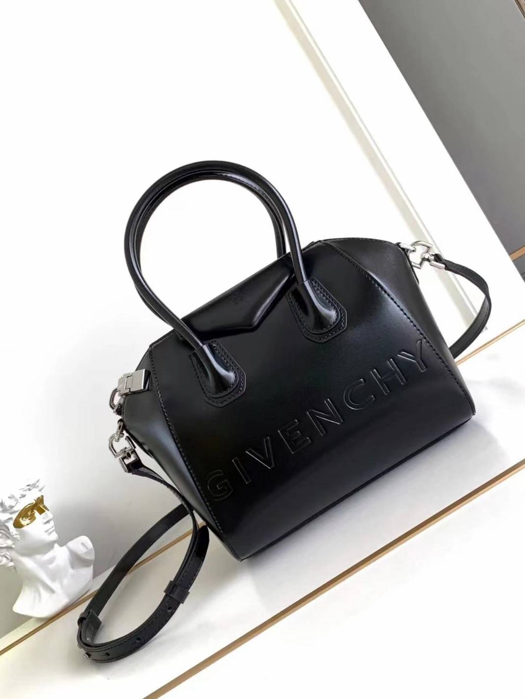 Givenchy AAA Quality Handbags For Women Elegant 5563