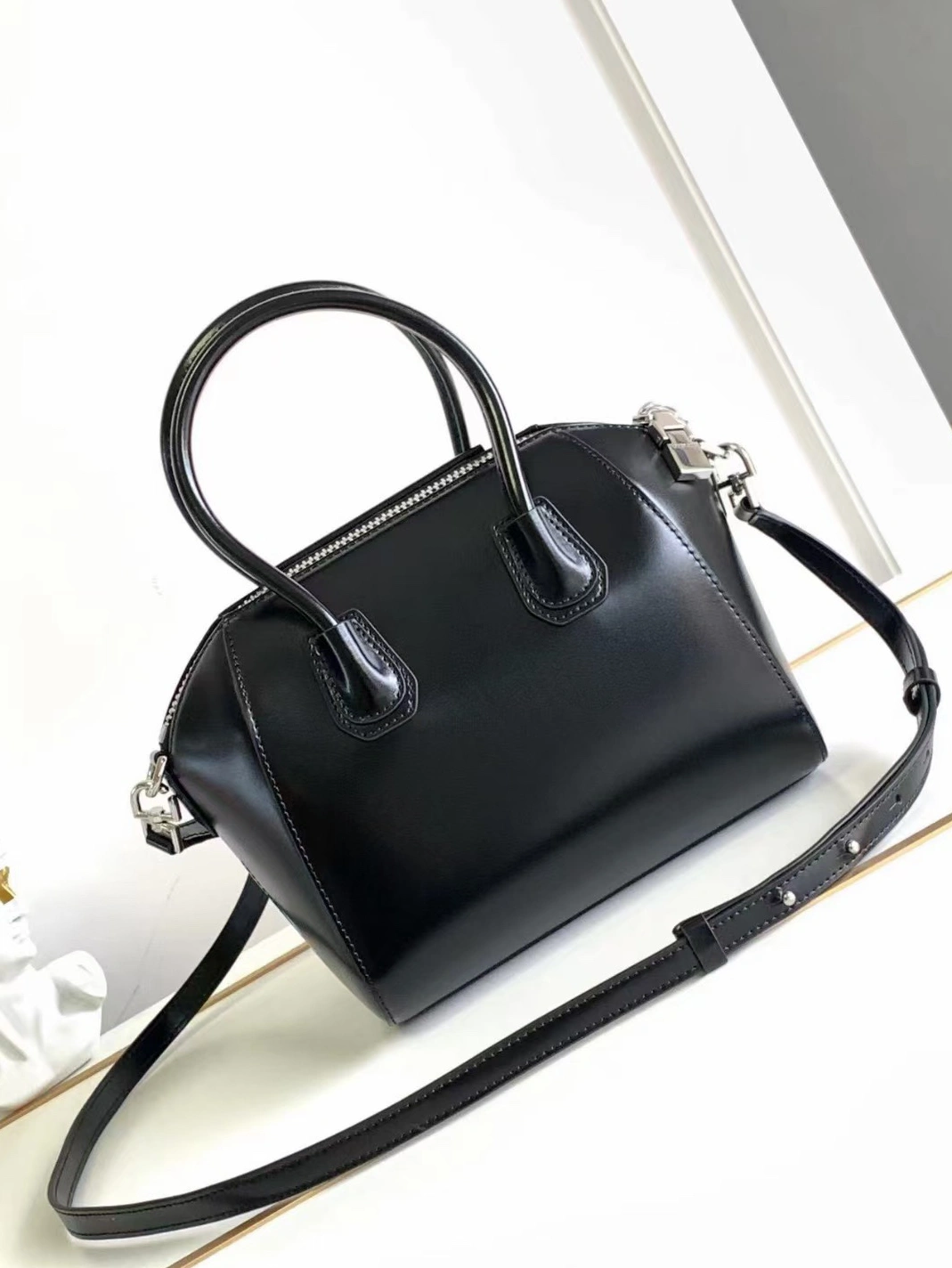 Givenchy AAA Quality Handbags For Women Elegant 5563