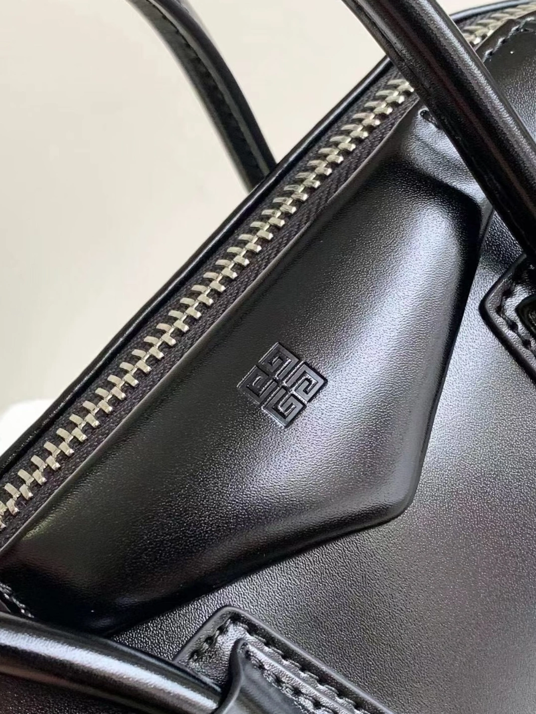 Givenchy AAA Quality Handbags For Women Elegant 5563