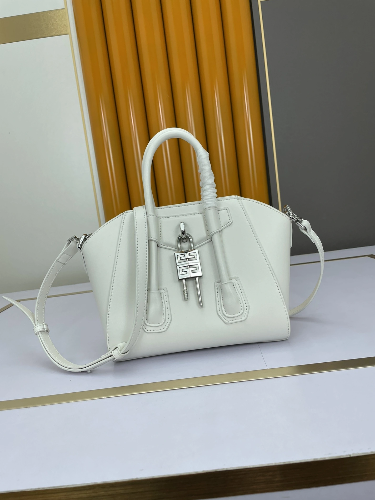Givenchy AAA Quality Handbags For Women Elegant 9790
