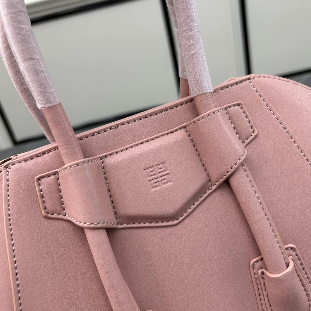 Givenchy AAA Quality Handbags For Women Flexible 1380