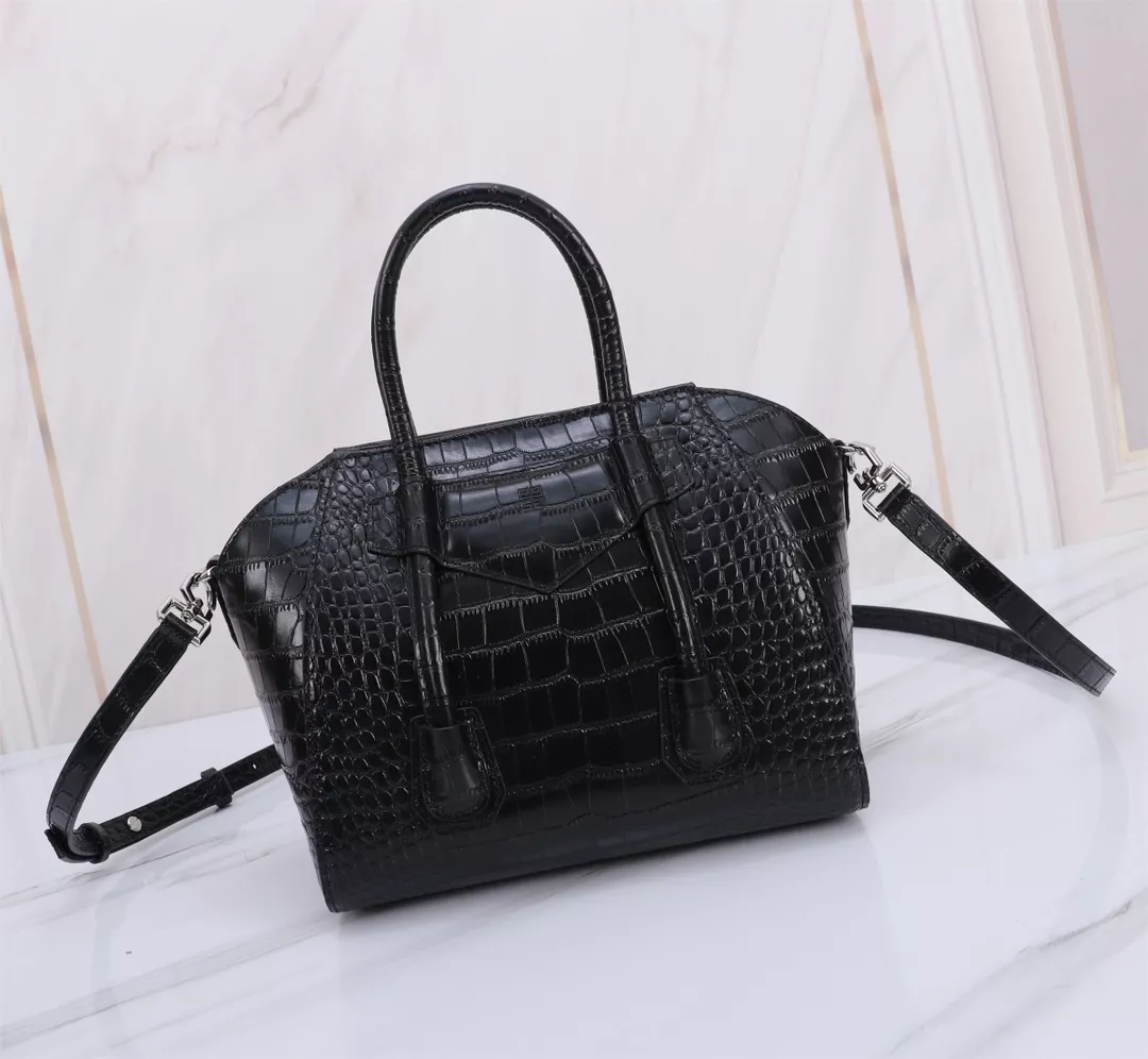 Givenchy AAA Quality Handbags For Women GoodFit 1295