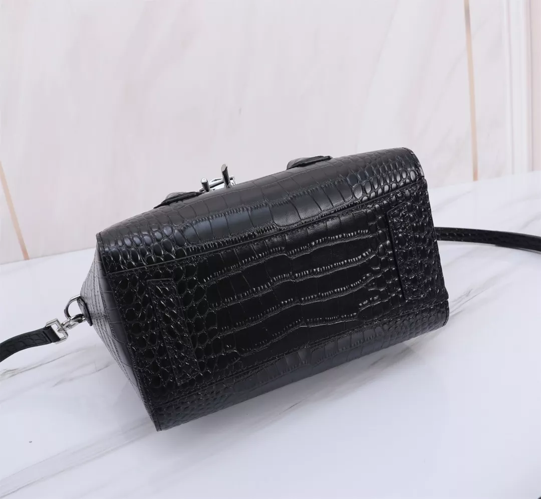 Givenchy AAA Quality Handbags For Women GoodFit 1295