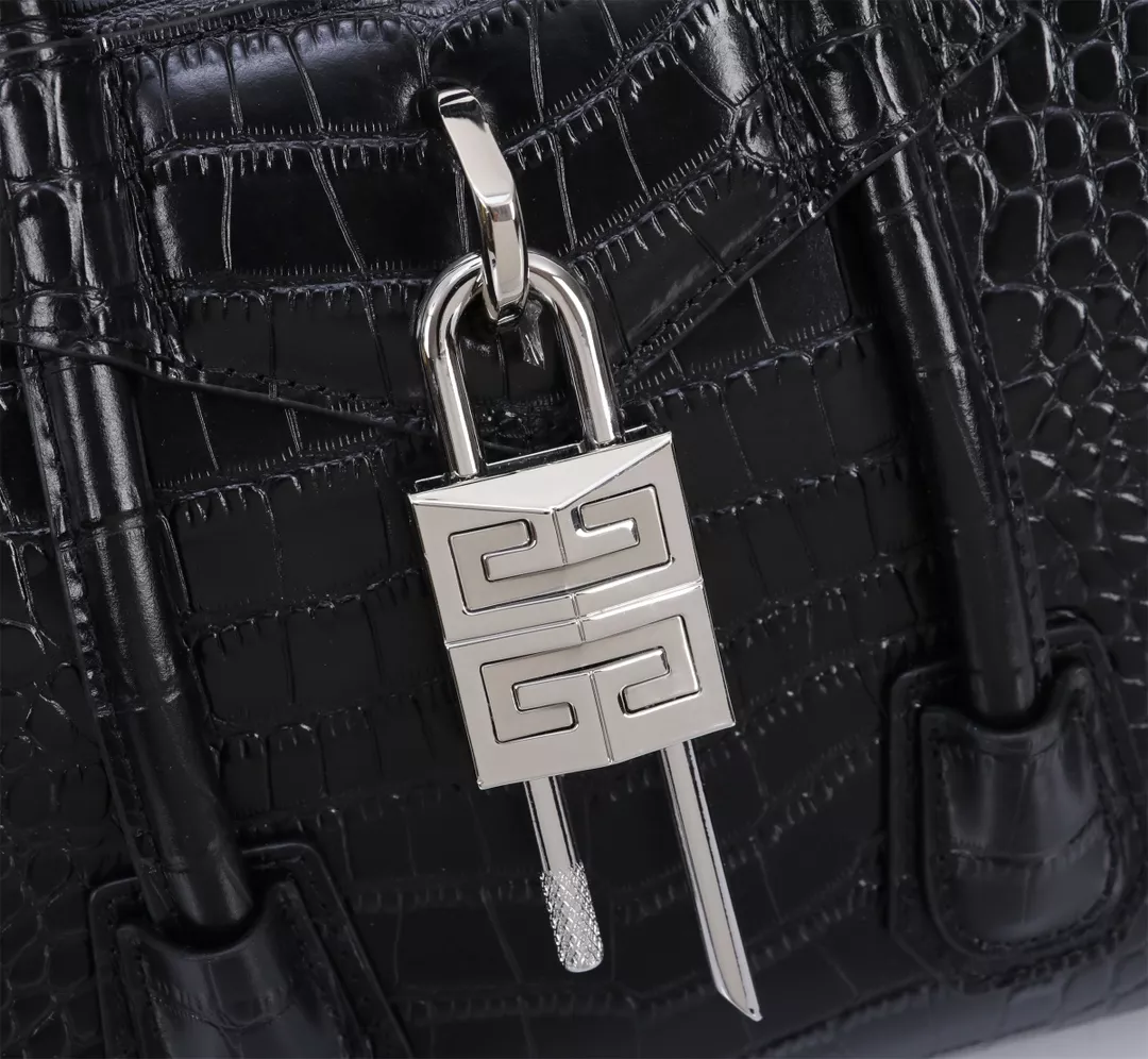 Givenchy AAA Quality Handbags For Women GoodFit 1295
