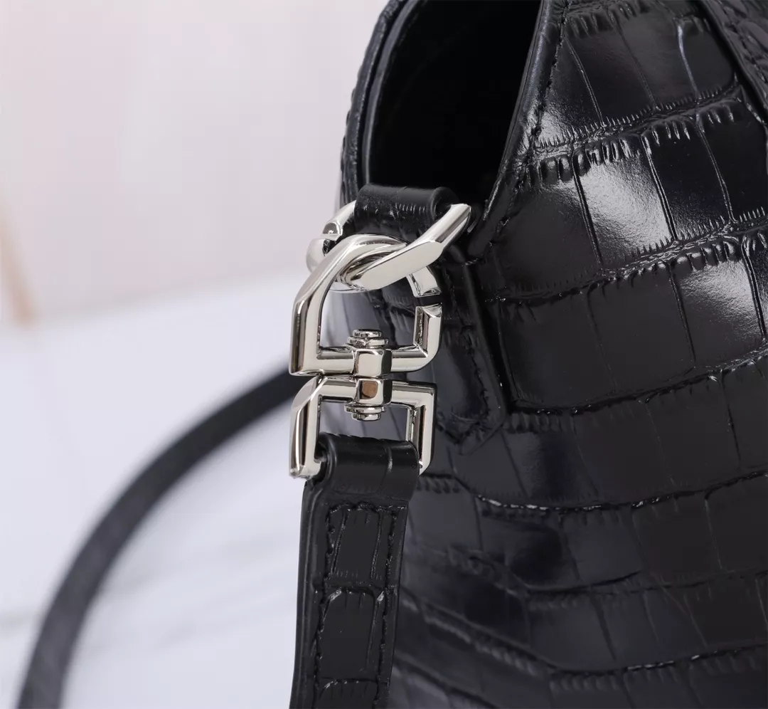 Givenchy AAA Quality Handbags For Women GoodFit 1295