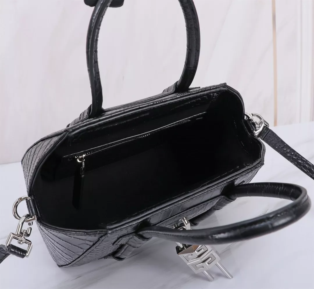 Givenchy AAA Quality Handbags For Women GoodFit 1295
