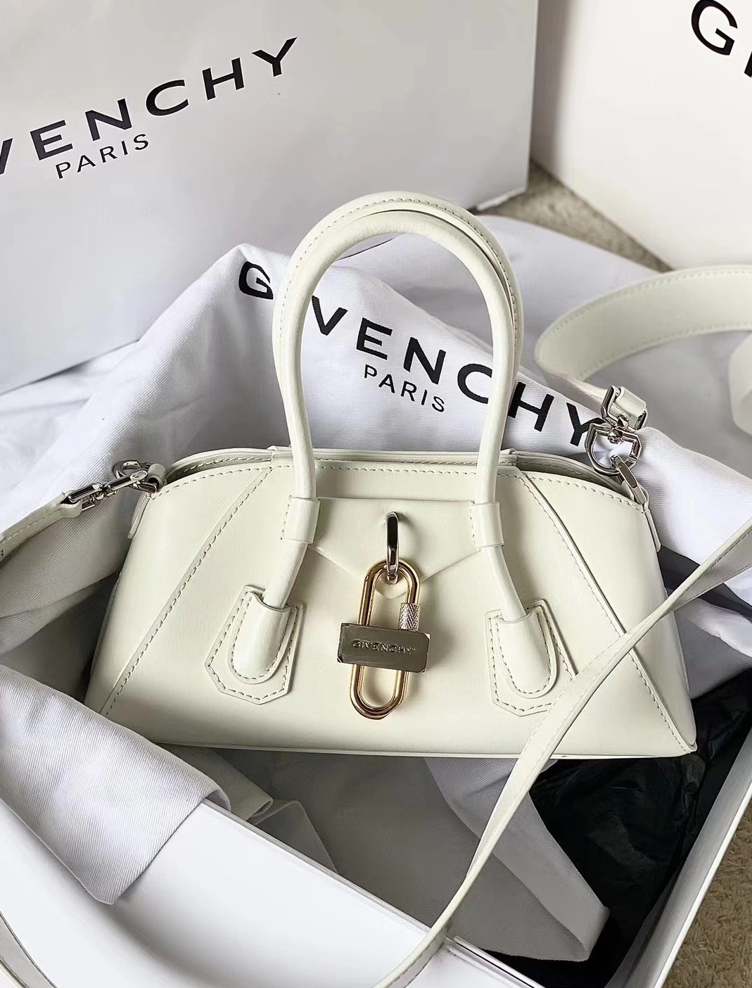 Givenchy AAA Quality Handbags For Women GoodFit 1376
