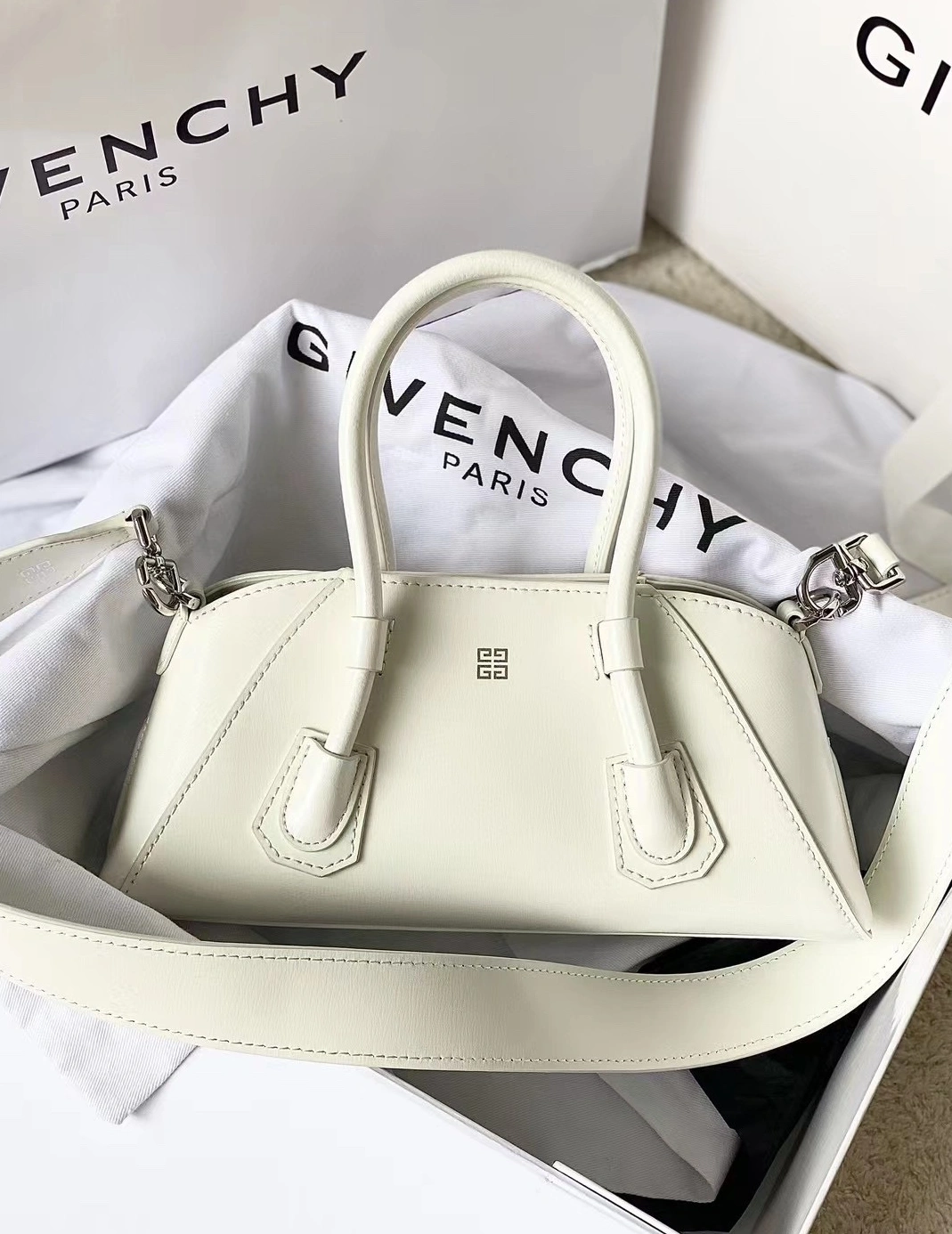Givenchy AAA Quality Handbags For Women GoodFit 1376