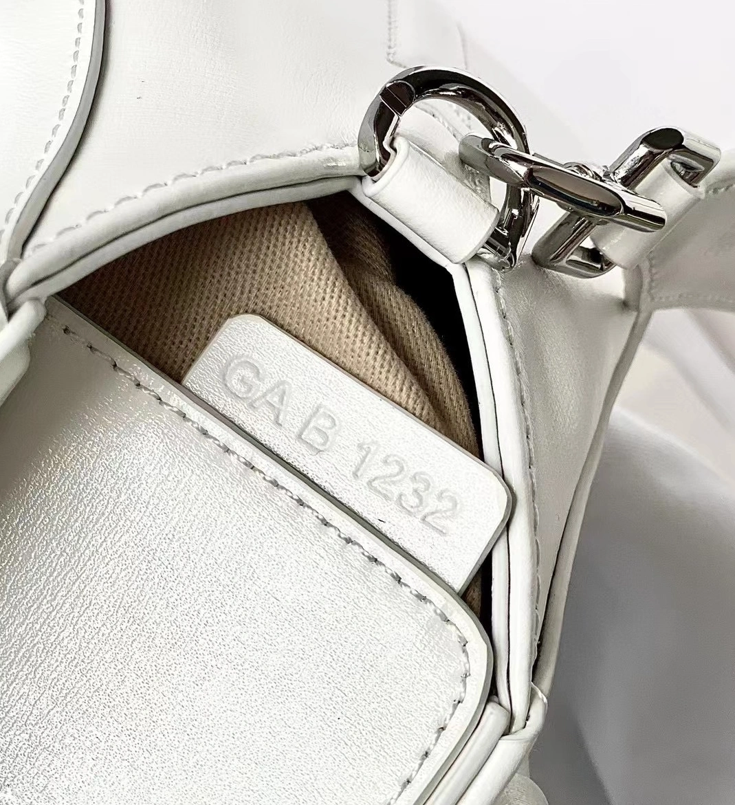 Givenchy AAA Quality Handbags For Women GoodFit 1376