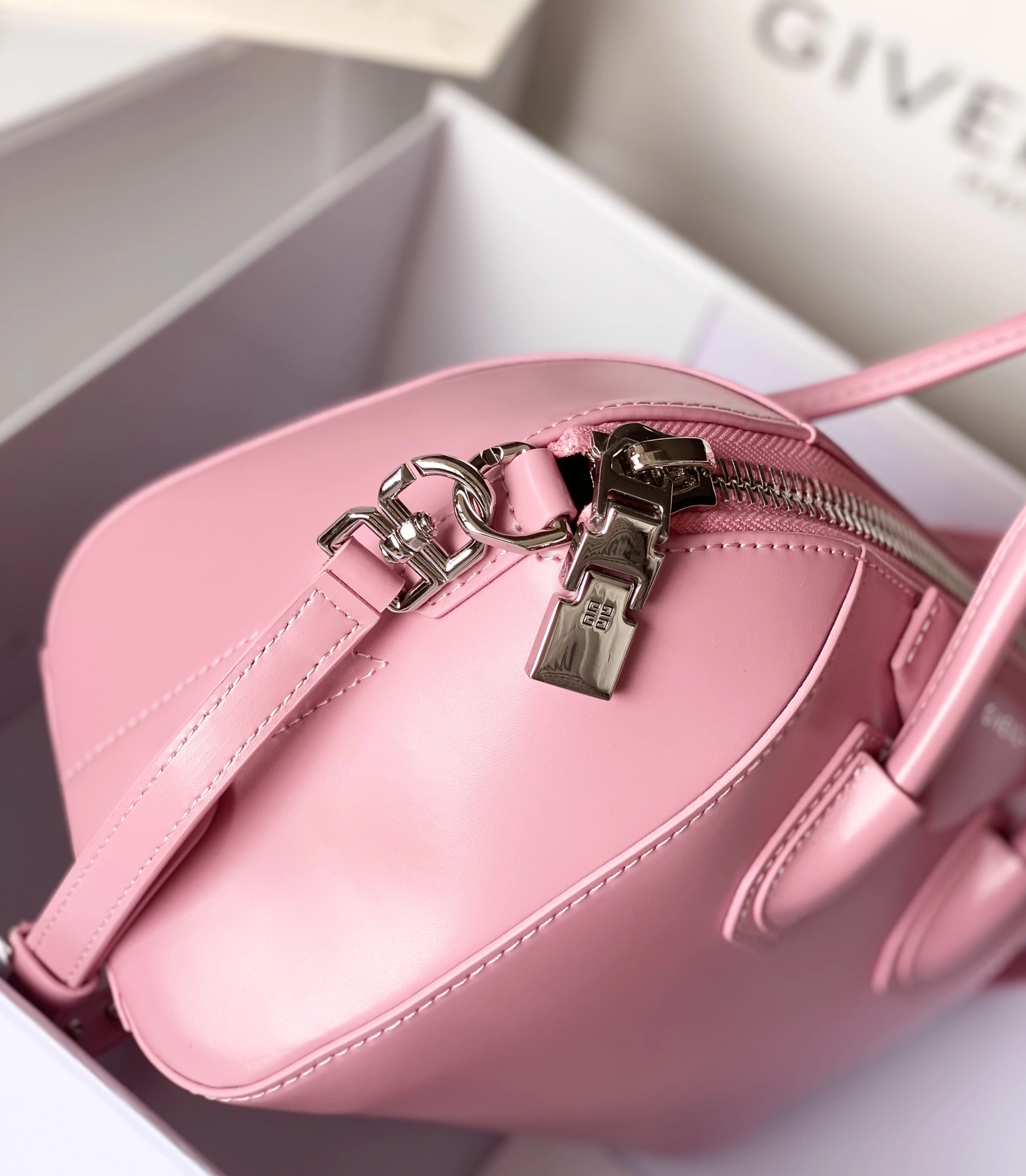 Givenchy AAA Quality Handbags For Women GoodFit 5419
