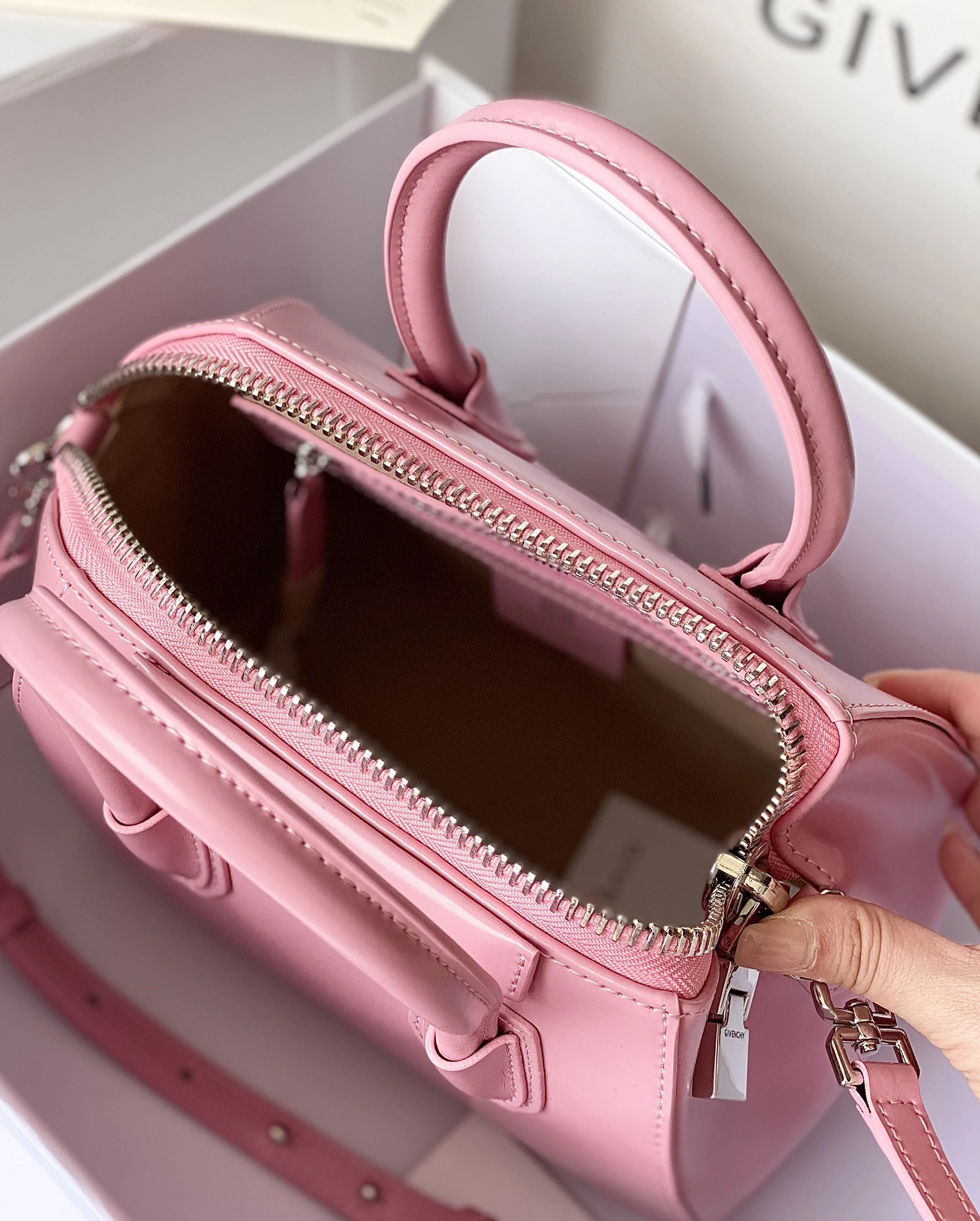 Givenchy AAA Quality Handbags For Women GoodFit 5419