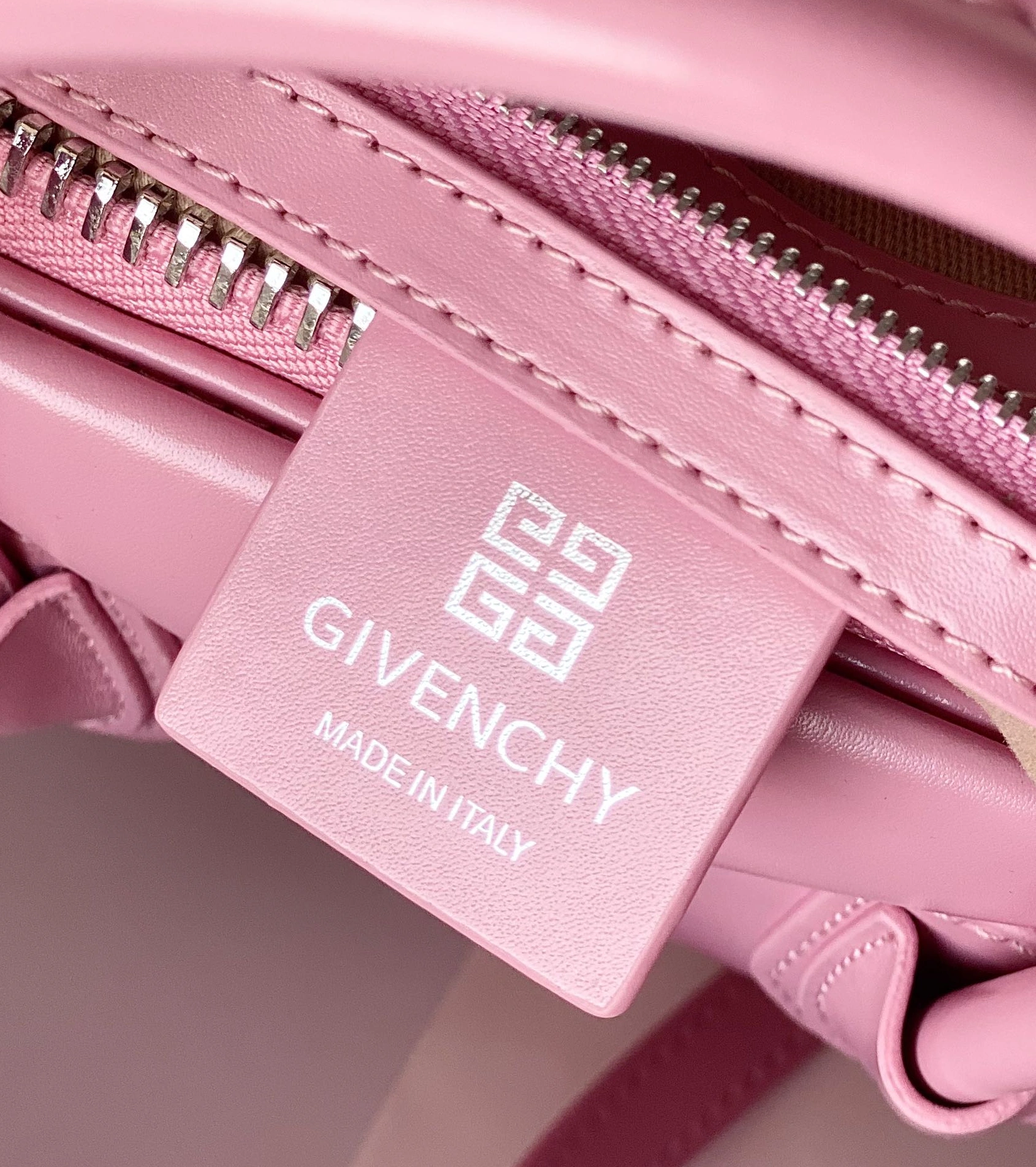 Givenchy AAA Quality Handbags For Women GoodFit 5419