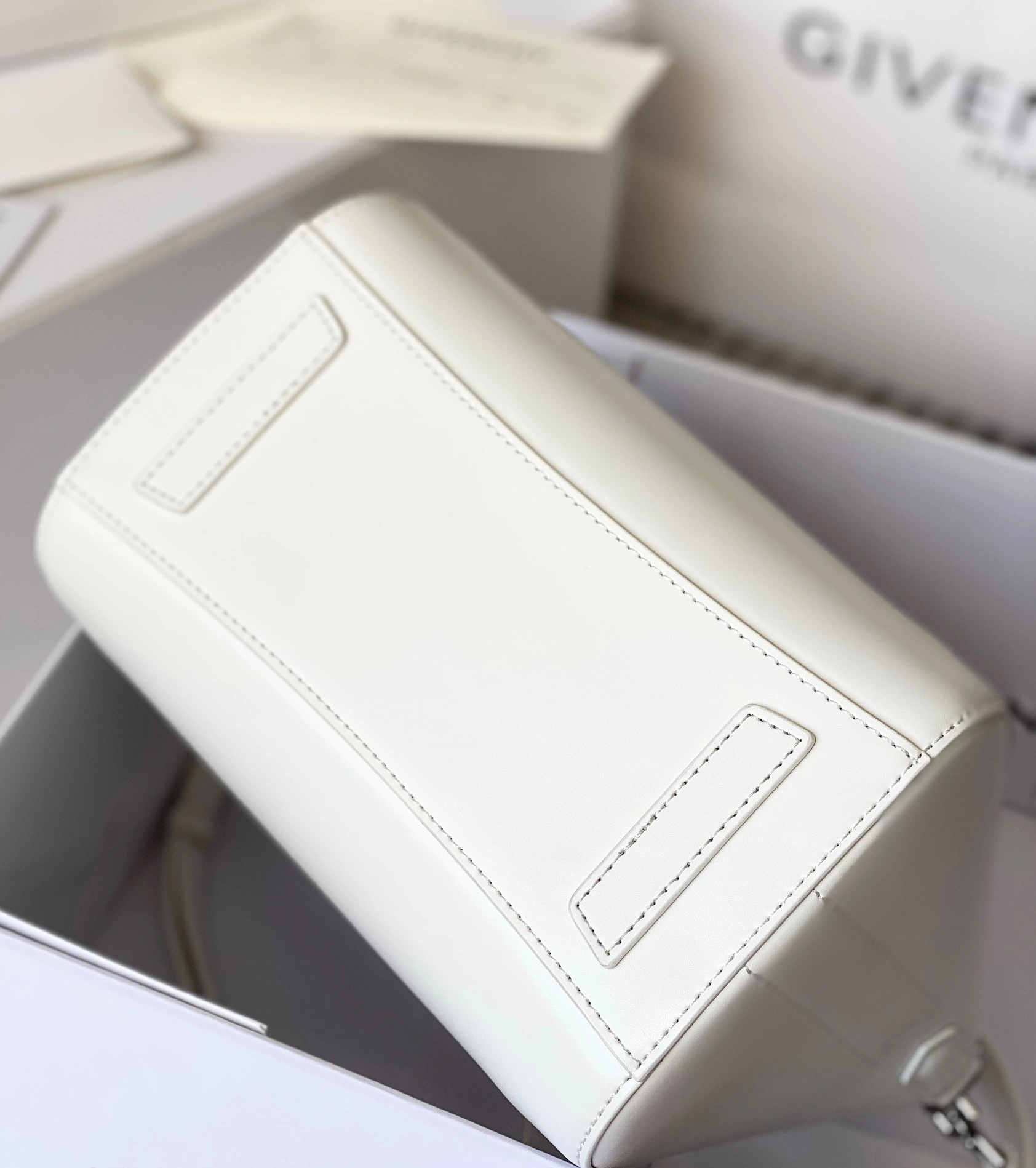 Givenchy AAA Quality Handbags For Women HighQuality 3683