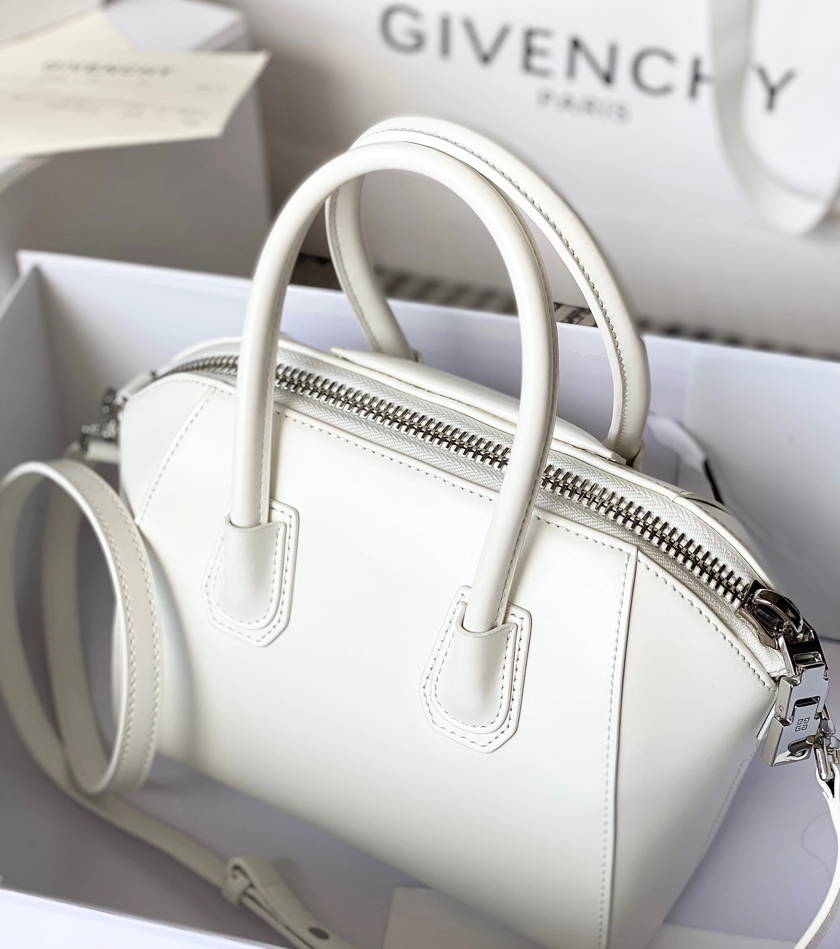 Givenchy AAA Quality Handbags For Women HighQuality 3683