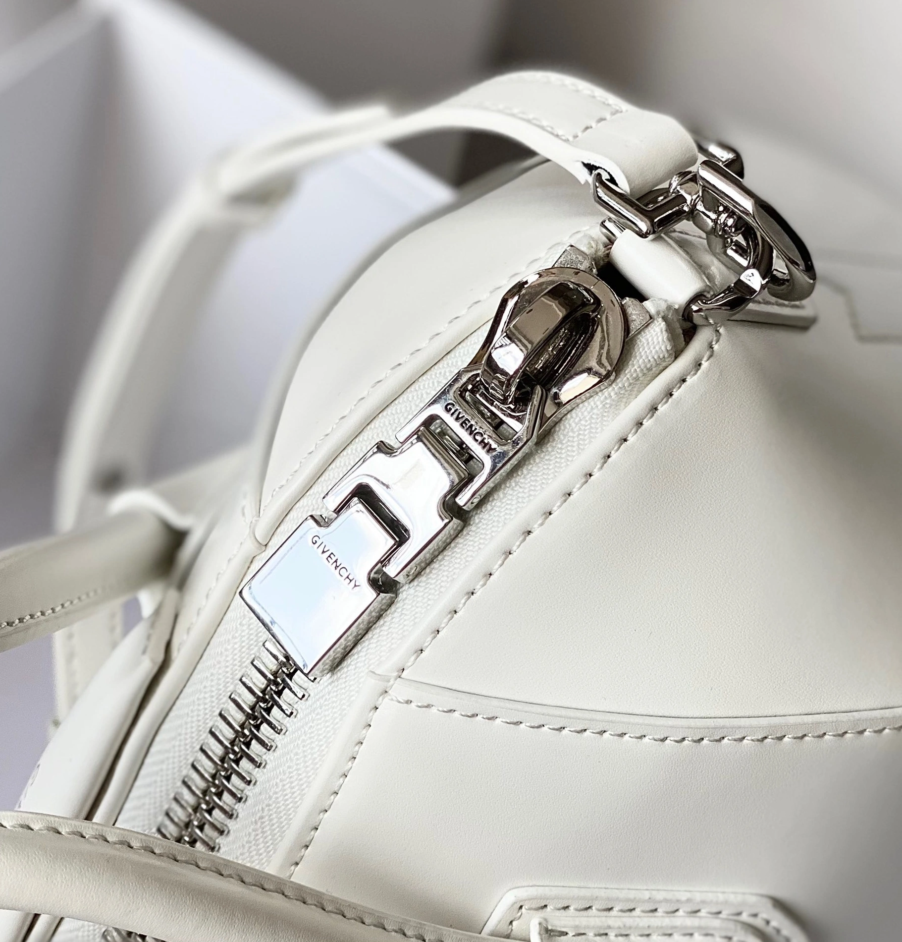 Givenchy AAA Quality Handbags For Women HighQuality 3683