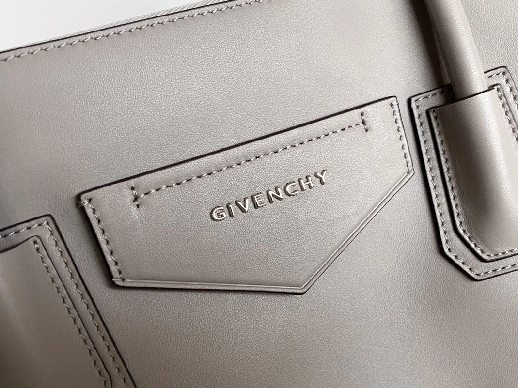 Givenchy AAA Quality Handbags For Women Lightweight 3439