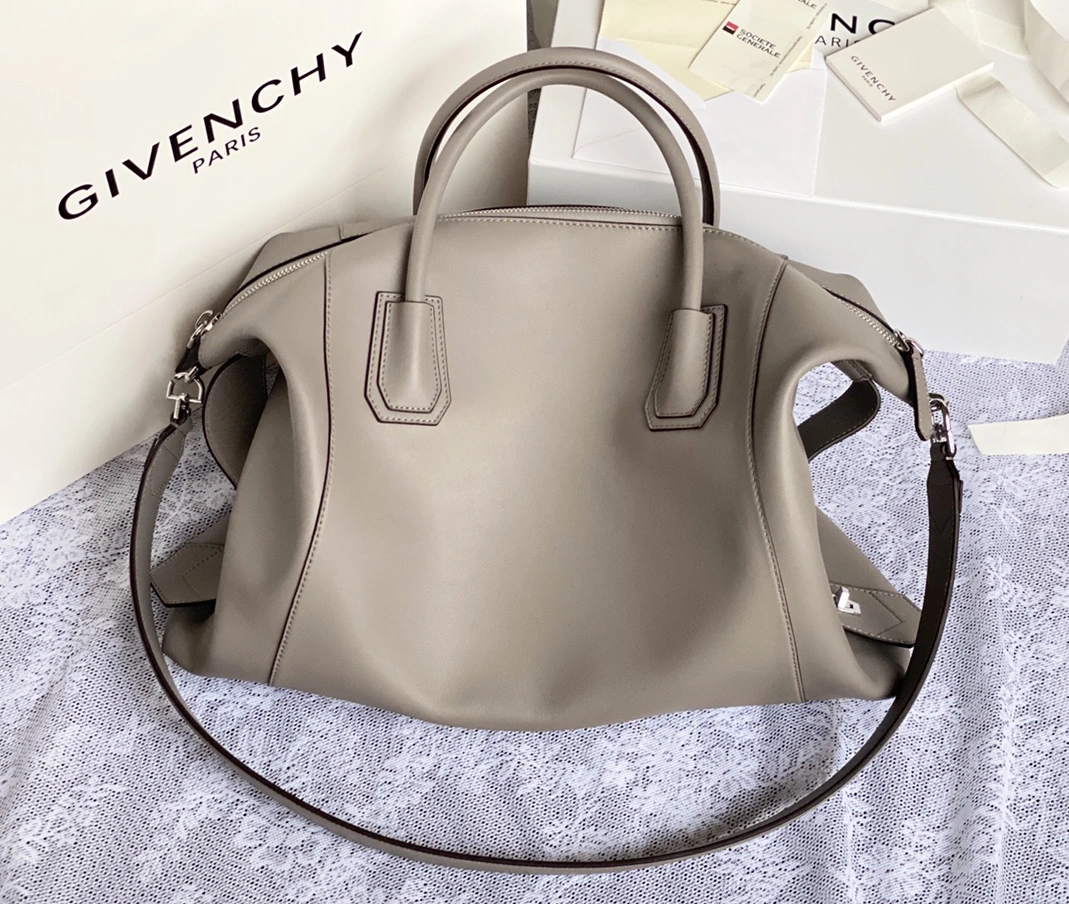 Givenchy AAA Quality Handbags For Women Lightweight 3439
