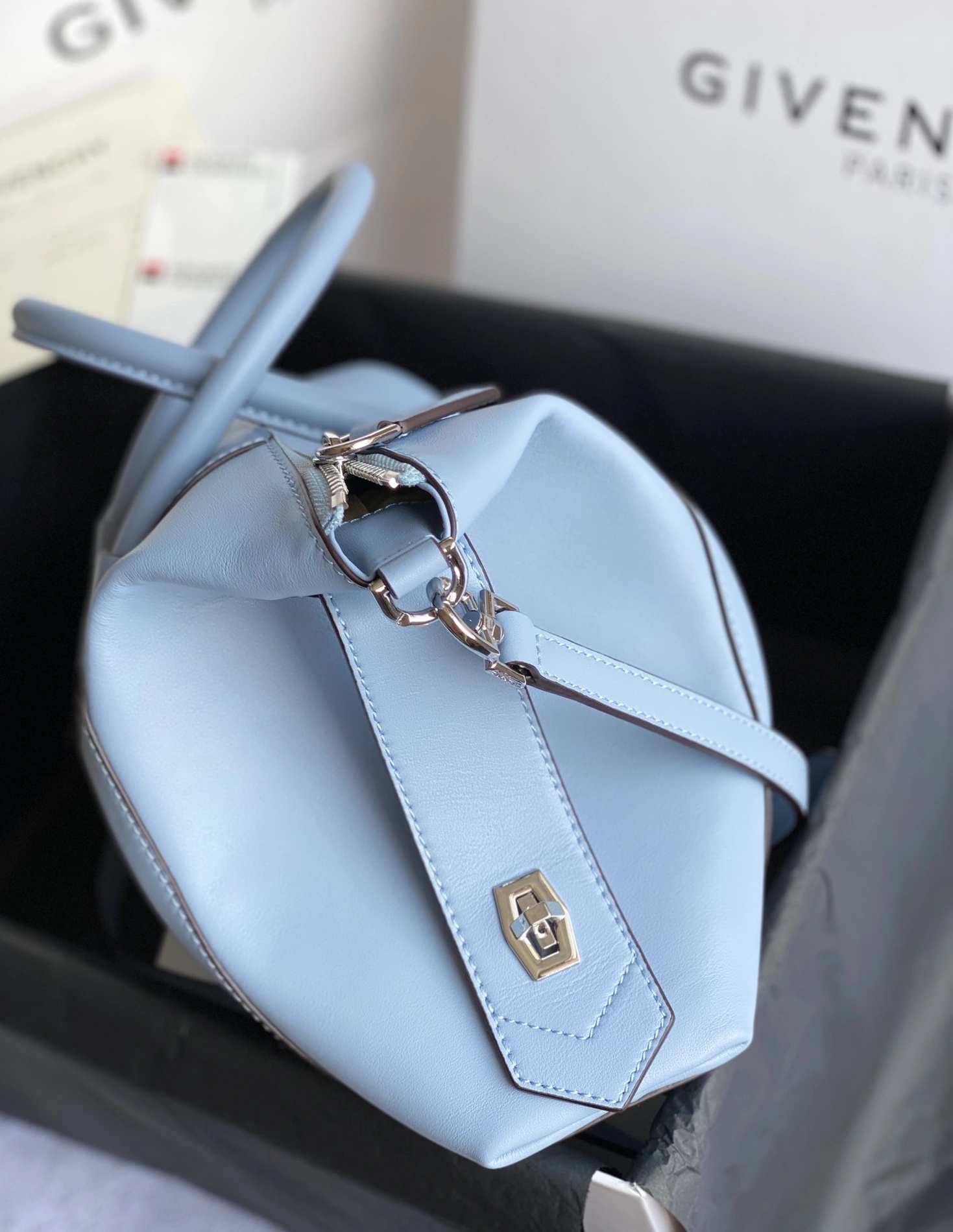 Givenchy AAA Quality Handbags For Women Lightweight 8227