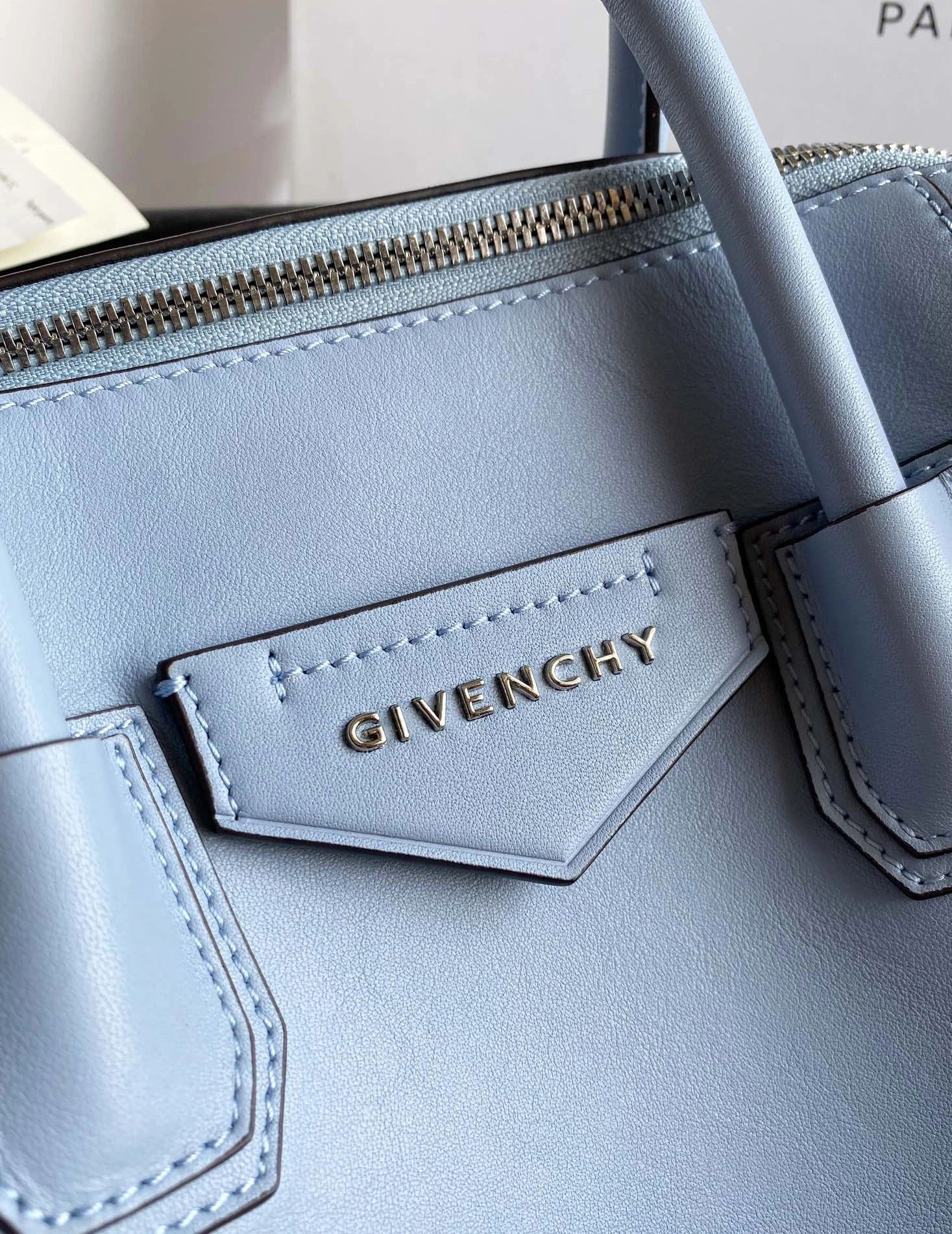 Givenchy AAA Quality Handbags For Women Lightweight 8227