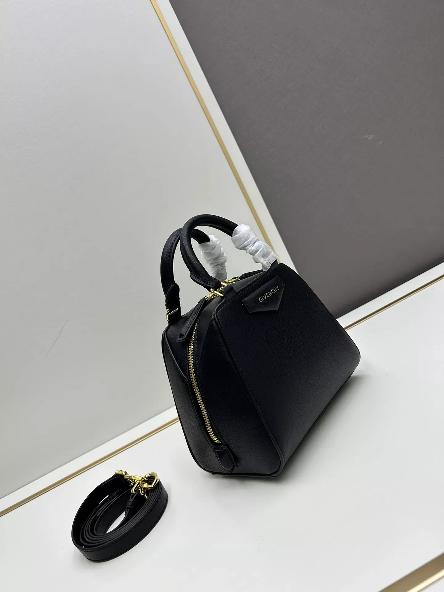 Givenchy AAA Quality Handbags For Women Lightweight 8425