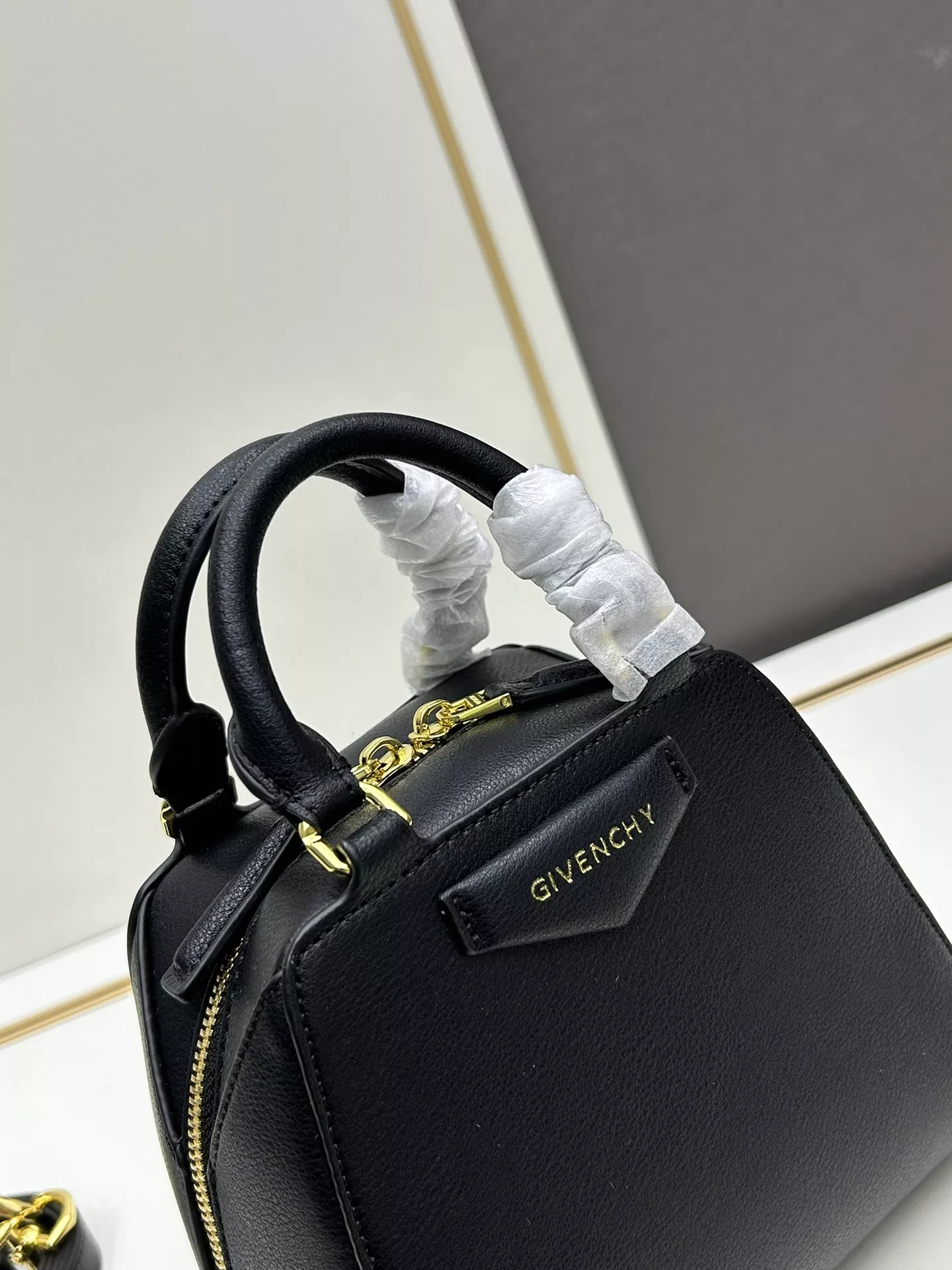 Givenchy AAA Quality Handbags For Women Lightweight 8425