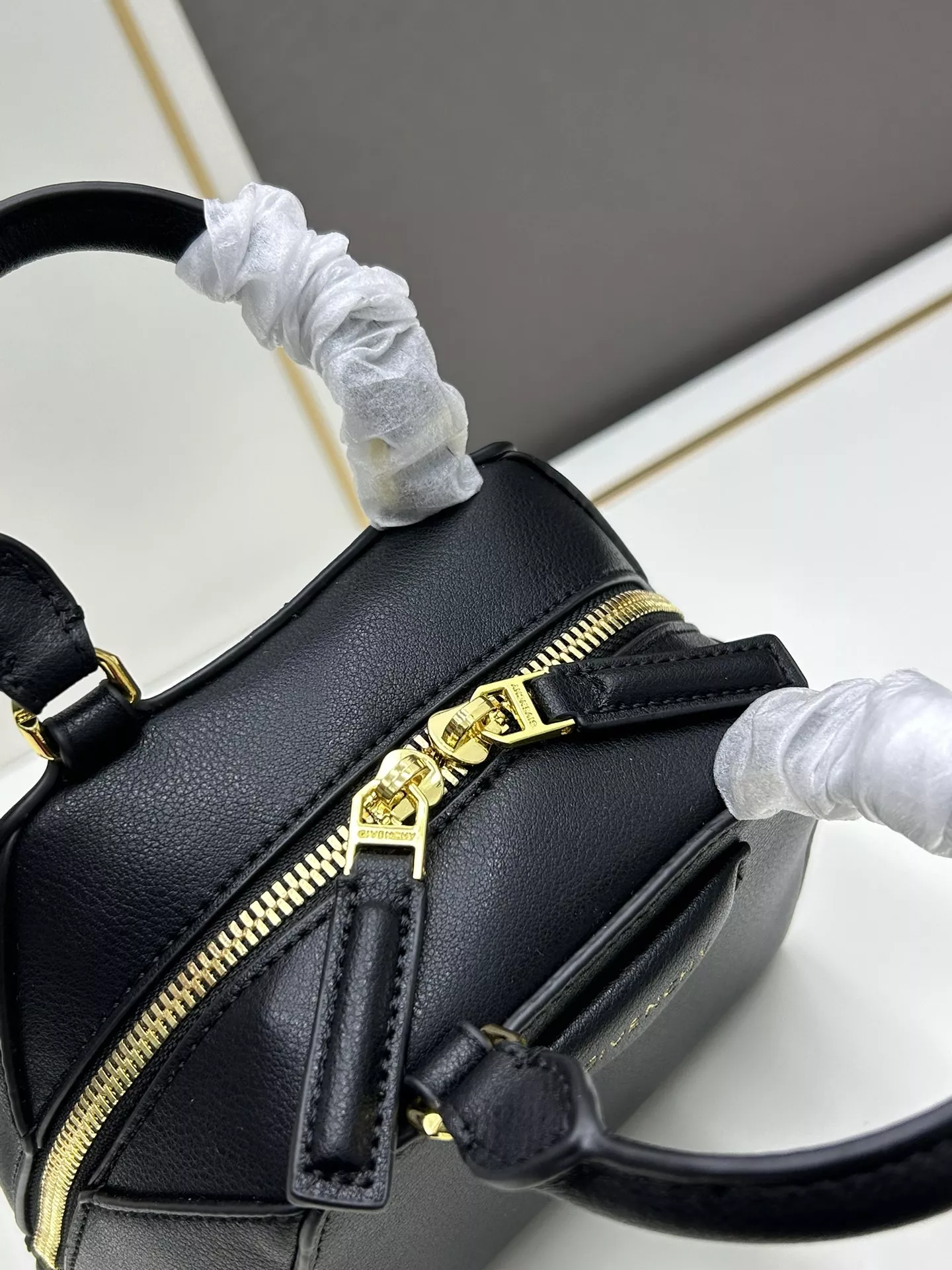 Givenchy AAA Quality Handbags For Women Lightweight 8425
